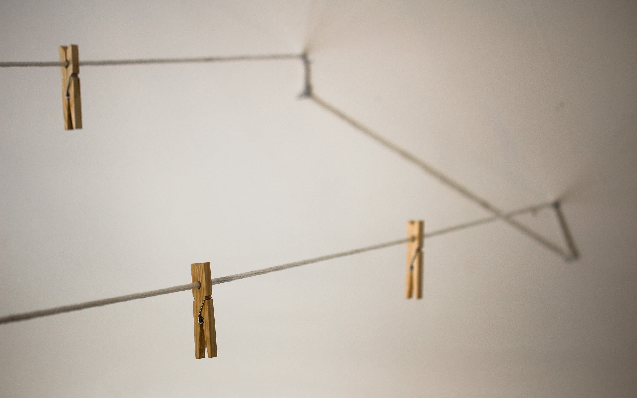 day, macro, wood - material, simplicity, focus on foreground, studio shot, clothesline, rope, clothes, absence, coathanger, hanging, laundry, string, 2K, HD Wallpaper
