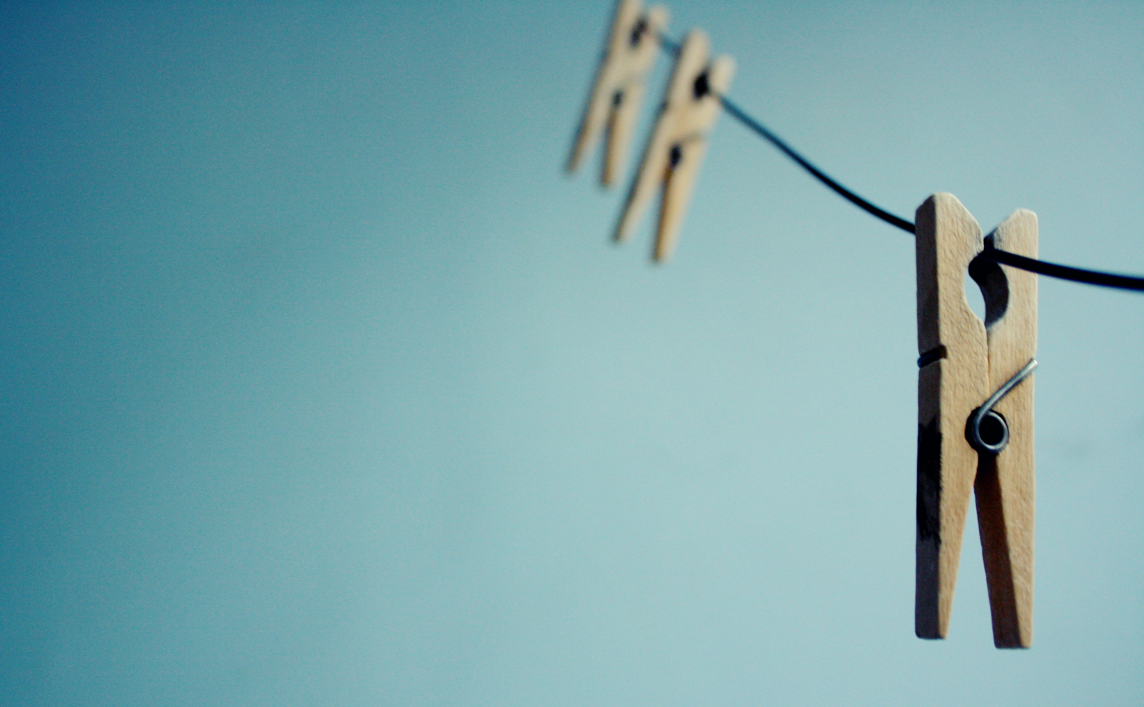 clothesline, indoors, Aero, day, peg, metal, nature, blue, Clothing, laundry, colored background, blue background, clip, brown, Macro, clips, simplicity, HD Wallpaper