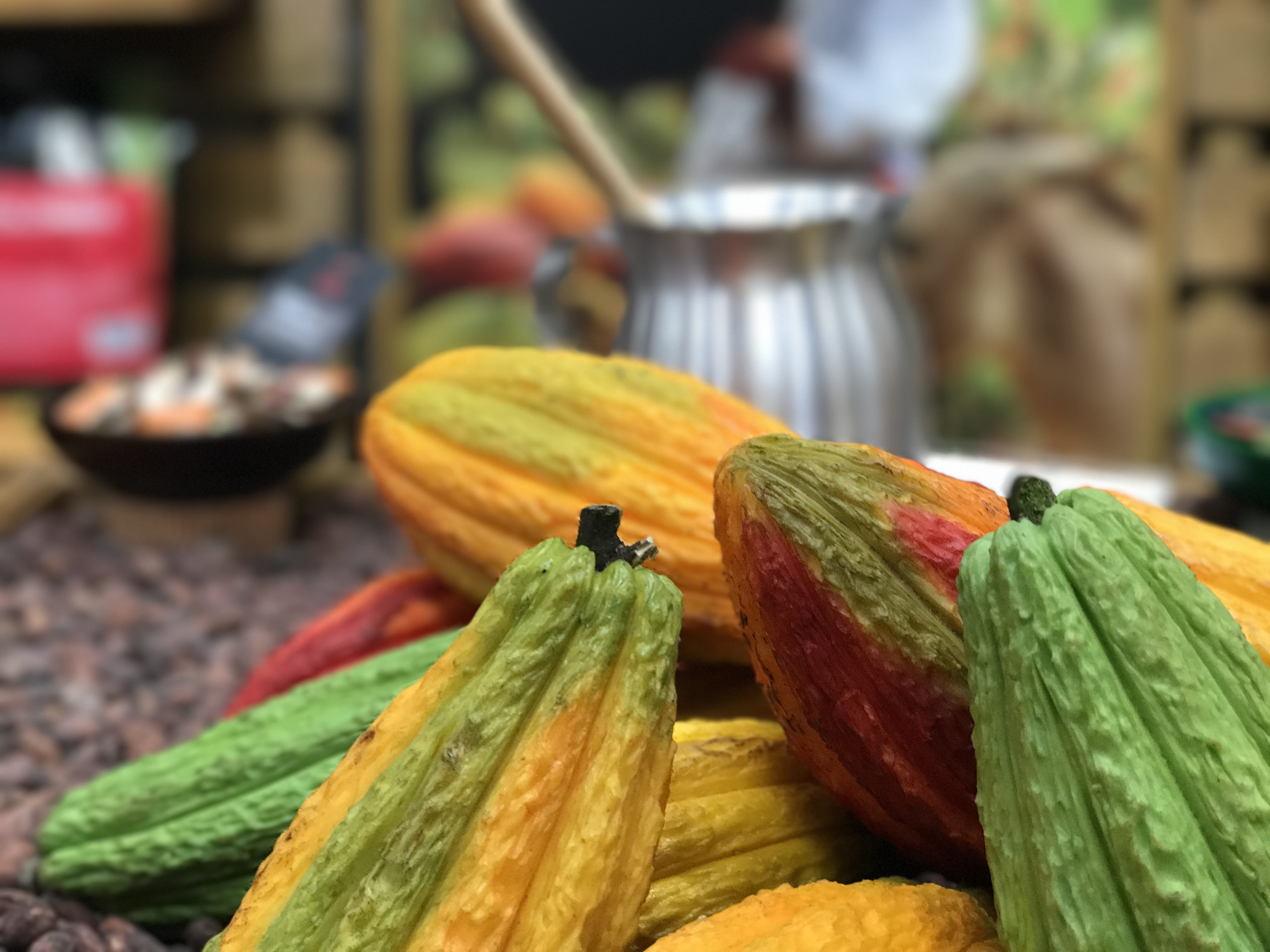 for sale, close-up, business, market, photo, wellbeing, choice, red, corn, vegetable, pod, incidental people, fruits, organic, green, retail, closeup, small business, HD Wallpaper