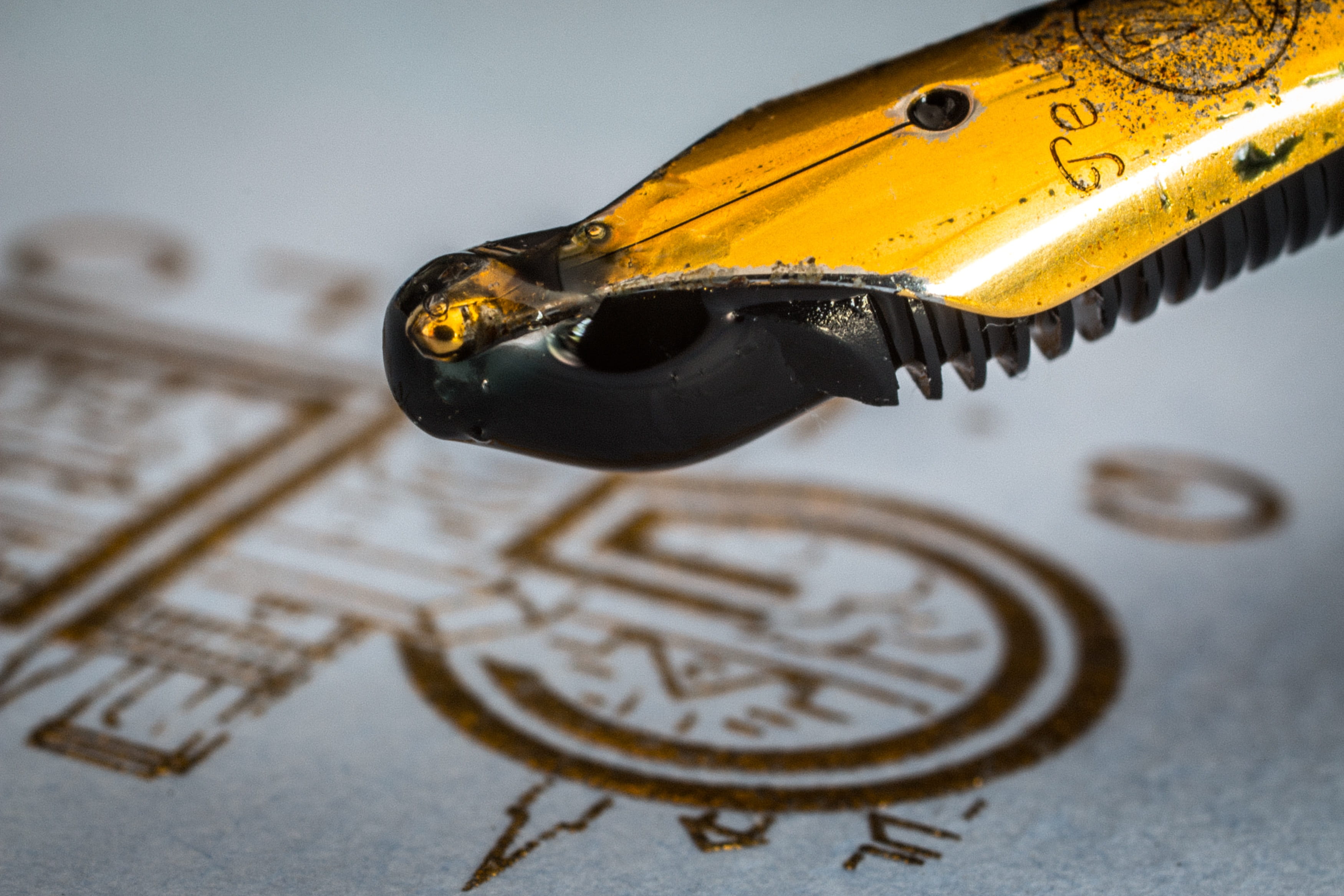 representation, 2K, nostalgic, writing tool, fountain pens, no people, black color, pattern, close-up, fountain pen, paper, selective focus, handwritten, HD Wallpaper