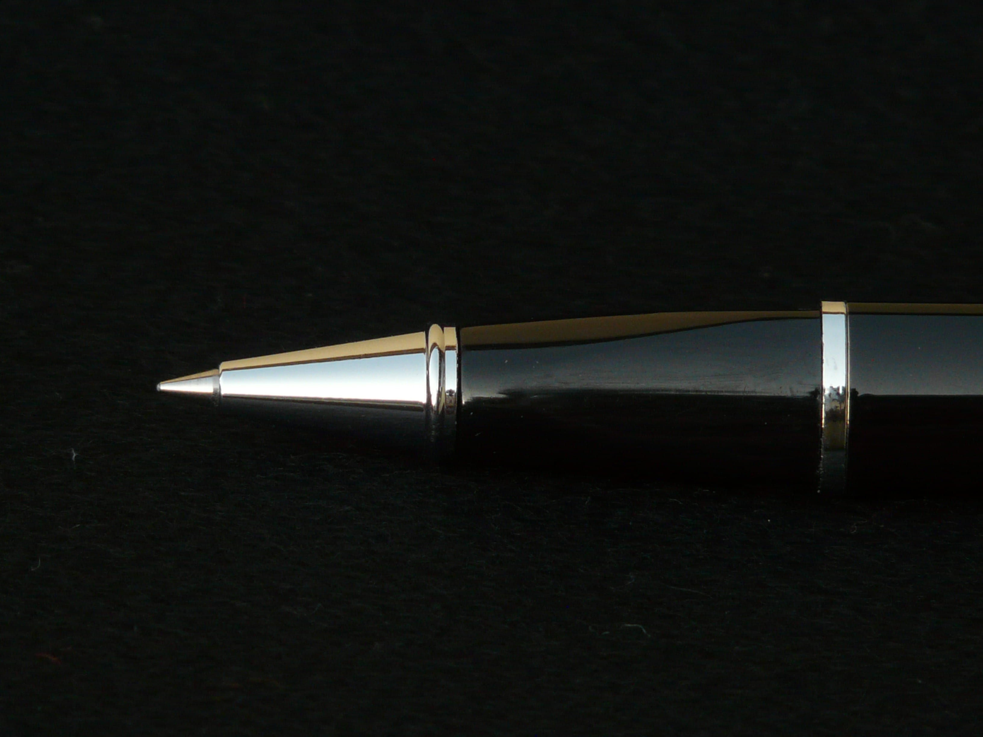 nib, close-up, schrreibstift, table, wood - material, dark, no people, office accessories, illuminated, Accessories, Pen, indoors, ink, office supplies, HD Wallpaper