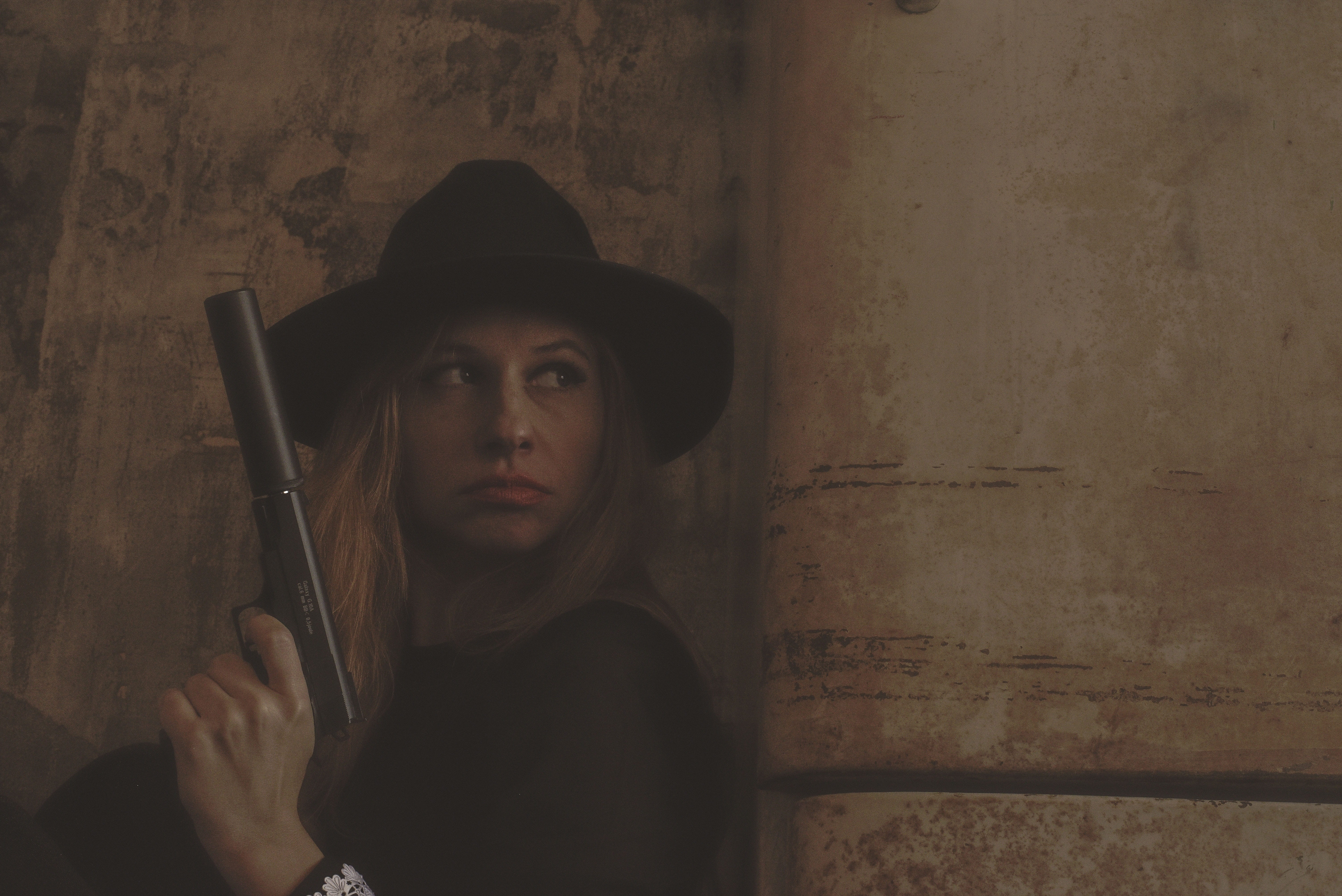 lifestyles, cinema, front view, crime, young adult, mafia, murder, real people, the movie, wall - building feature, looking away, aggression, hat, contemplation, HD Wallpaper