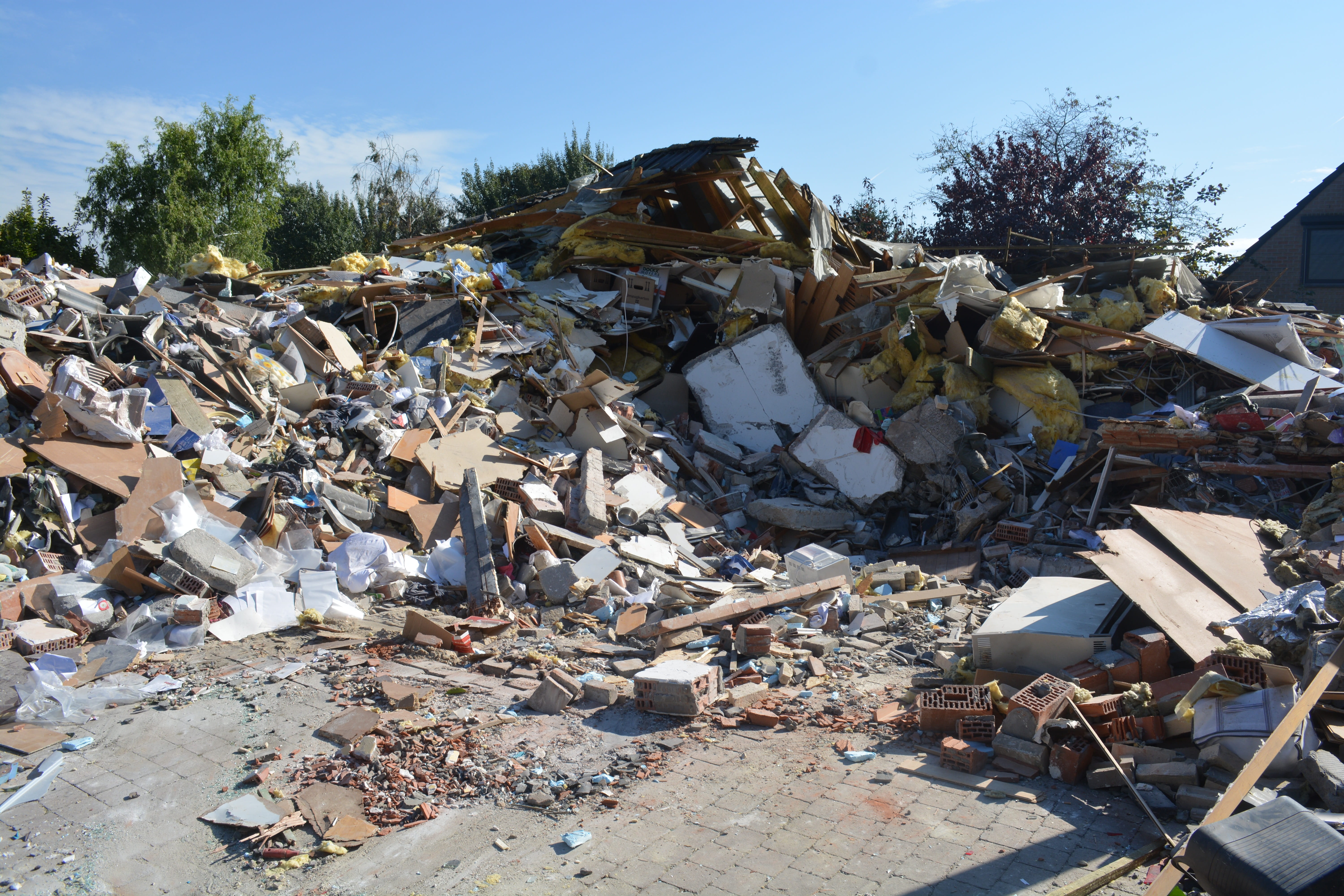 breaking, open, day, collapsing, metal, damaged, tree, file, ruined, explosion, garbage, gas explosion, 5K, outdoors, waste management, no people, collapsed, HD Wallpaper