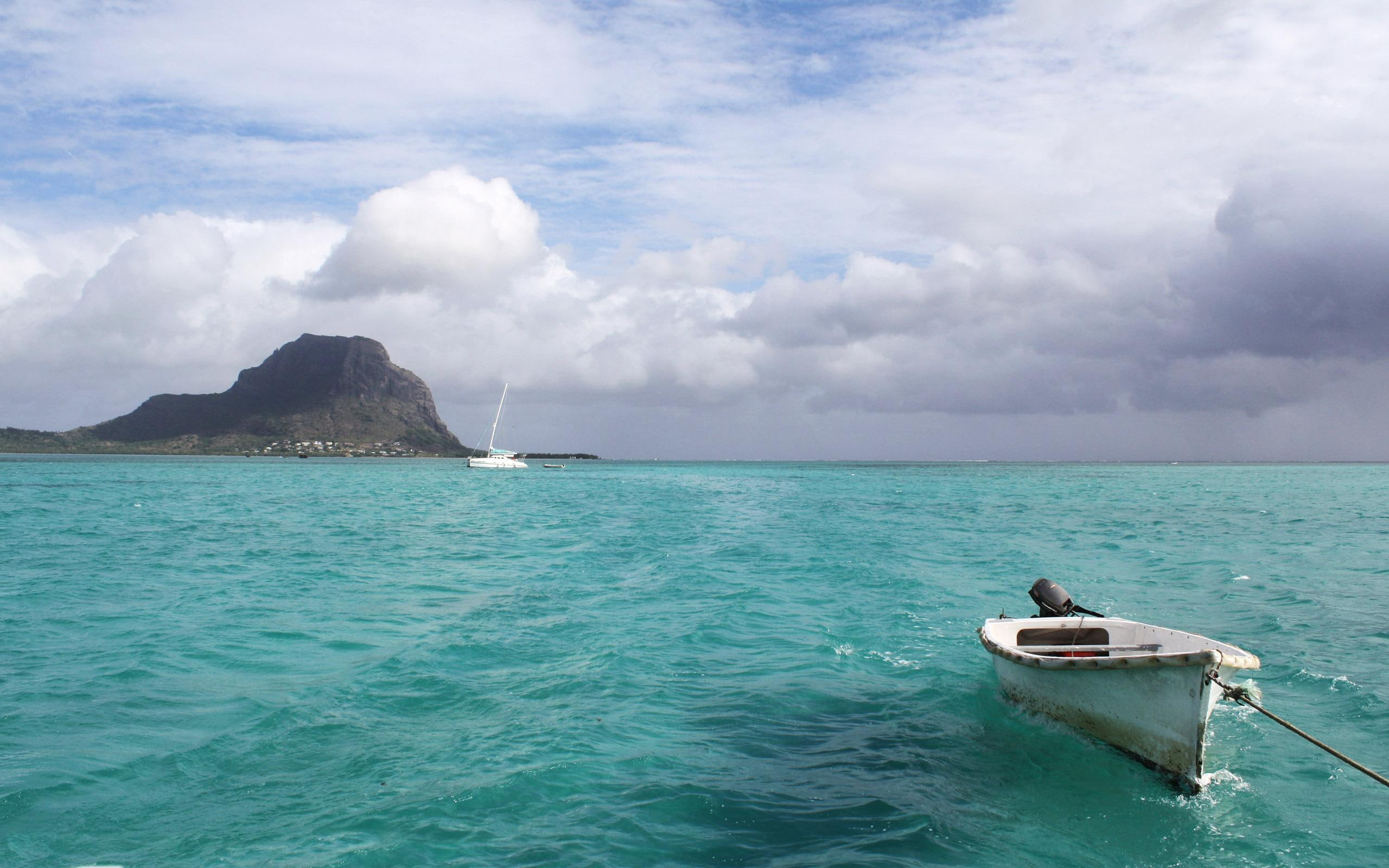 white, boat, small, ocean, nature and landscapes, paradise, 2K, HD Wallpaper