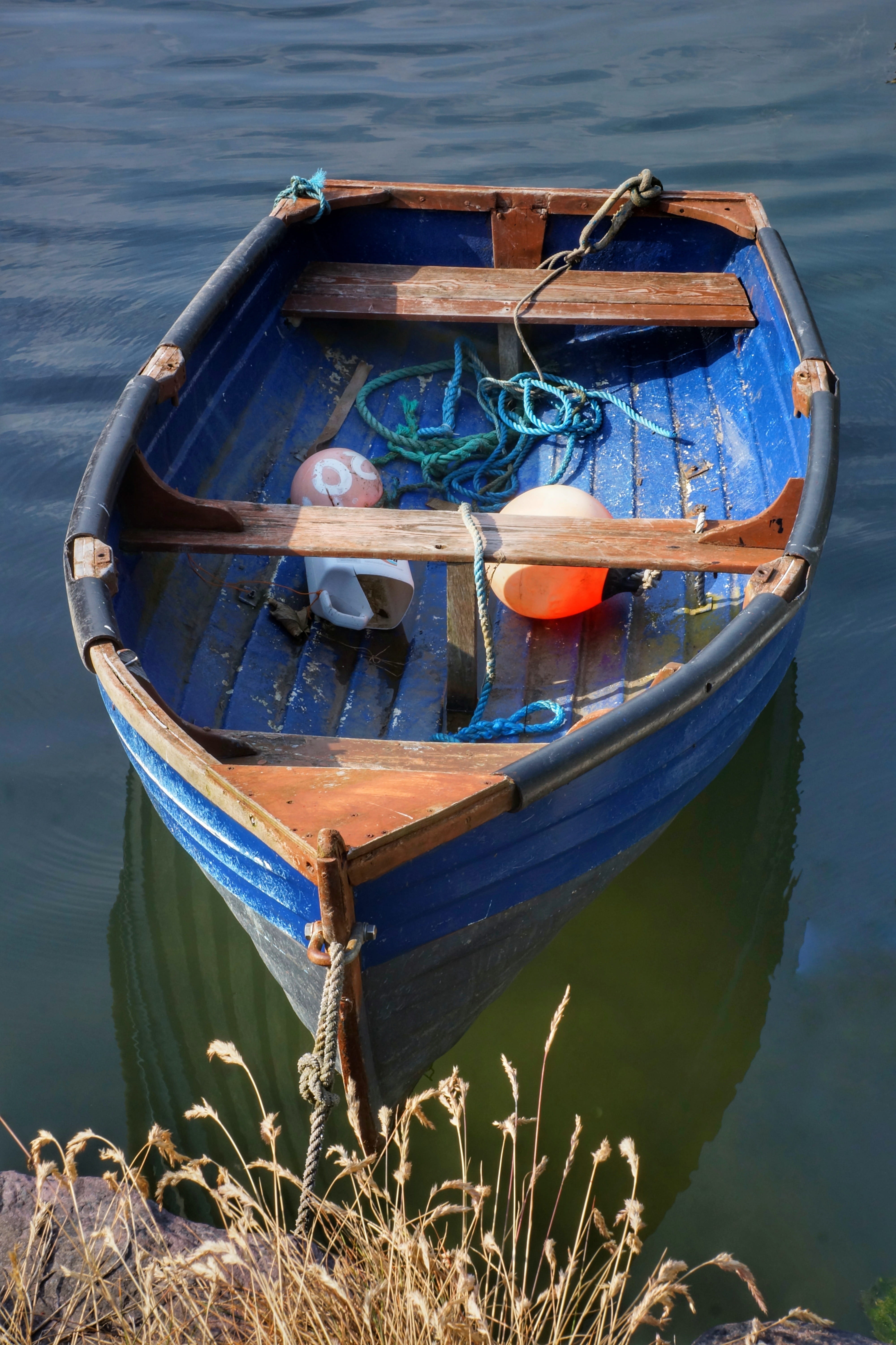 wood - material, waterfront, fishing boat, transportation, river, lake, plant, no people, rowboat, water, nautical vessel, container, ireland, fishing industry, Phone HD Wallpaper
