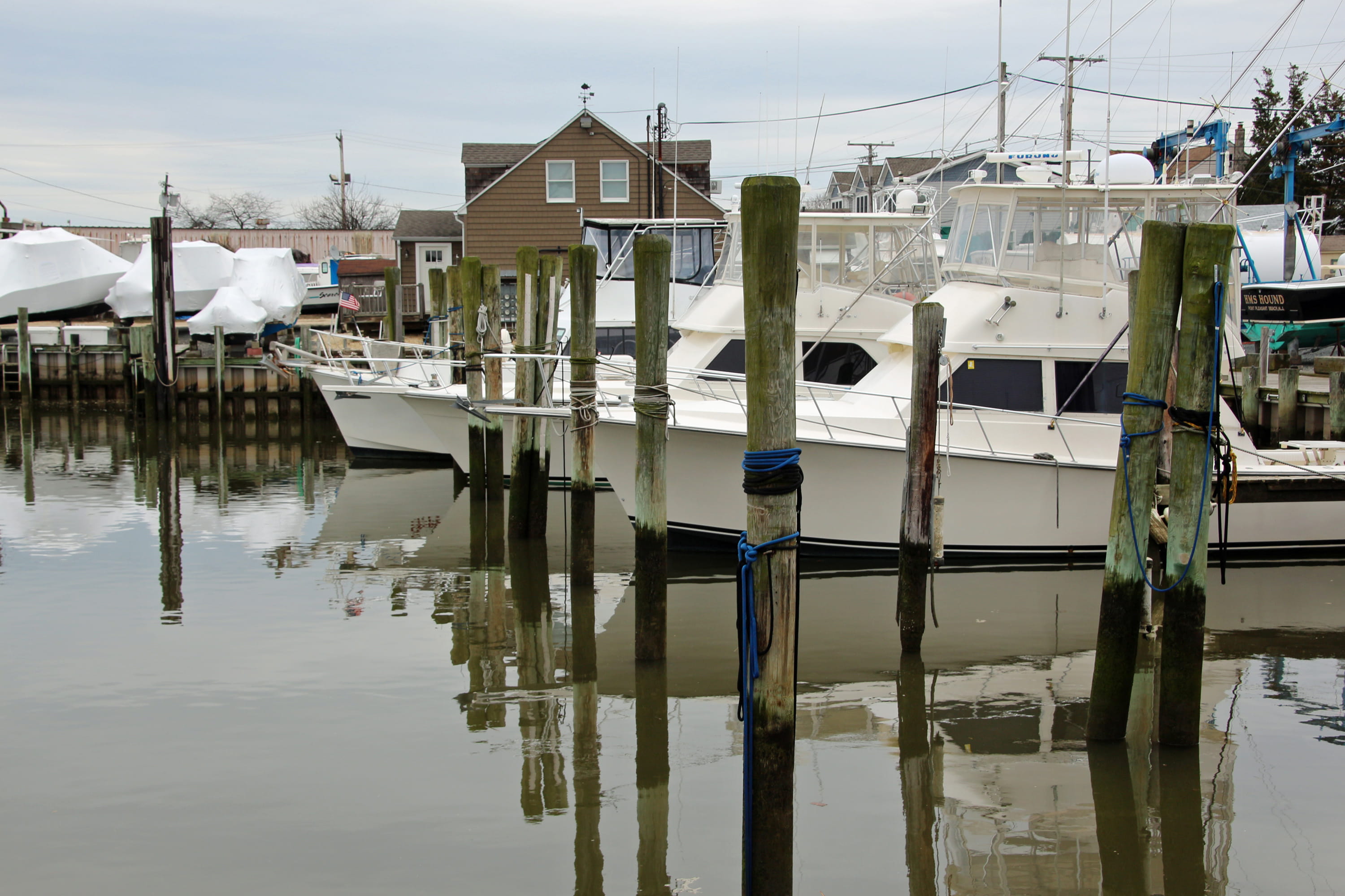 built structure, point, water, moored, wooden post, reflection, fishing charters, mode of transportation, dock, fishing boat, waterfront, jersey, charter boat fishing, HD Wallpaper