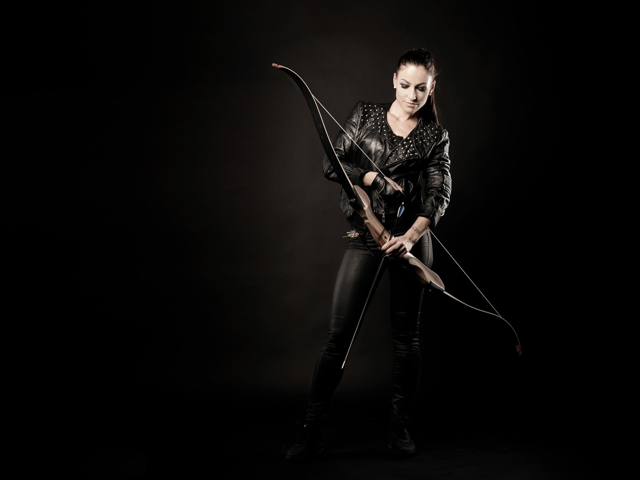 looking at camera, 1080P, warrior - person, brown, full length, aggression, young adult, girl, anger, dark, studio shot, front view, recurve, holding, HD Wallpaper