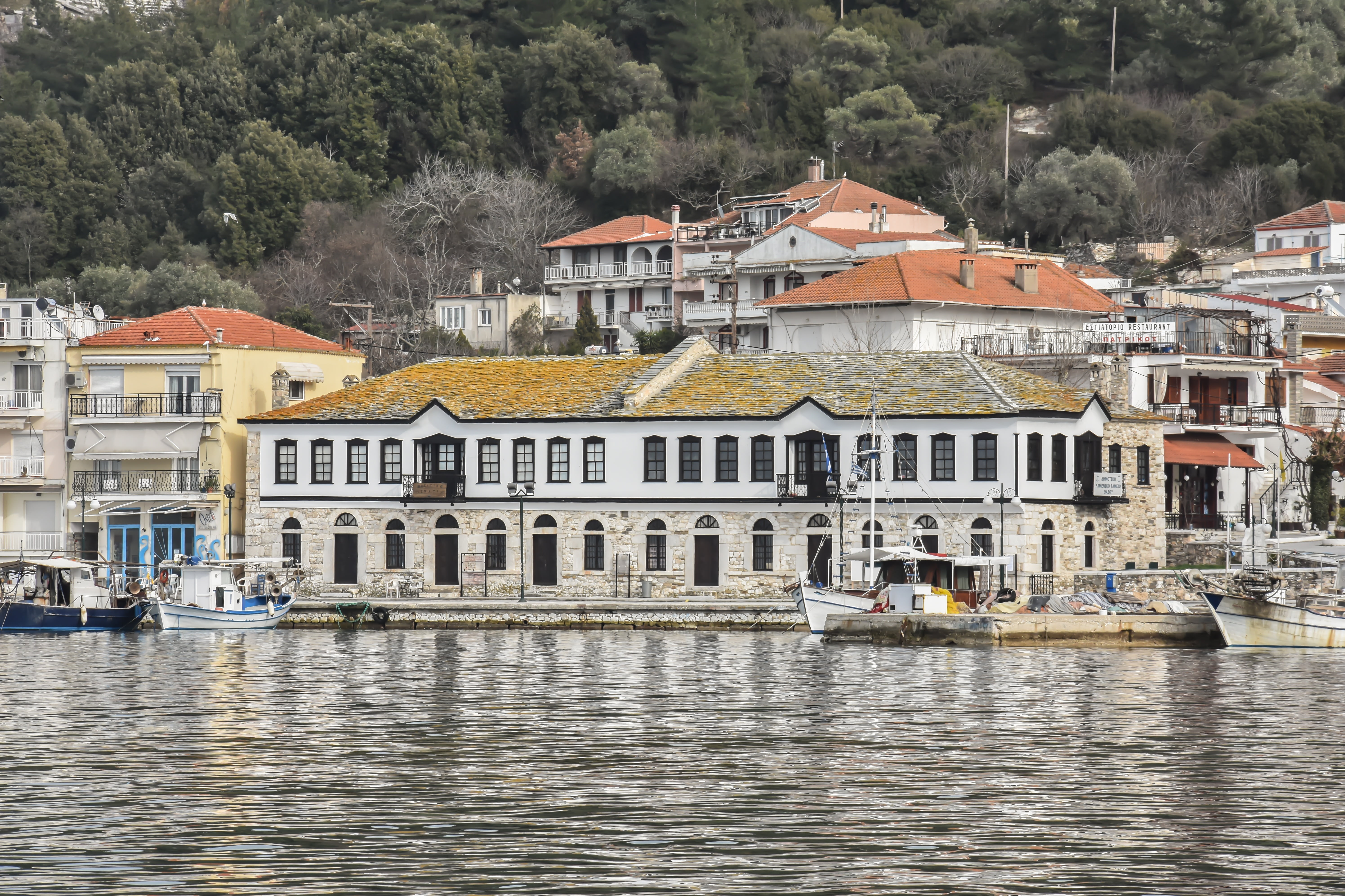 famous, waterfront, architecture, travel destinations, mode of transportation, coast, building, 5K, tourism, residential district, nature, vacation, tree, HD Wallpaper