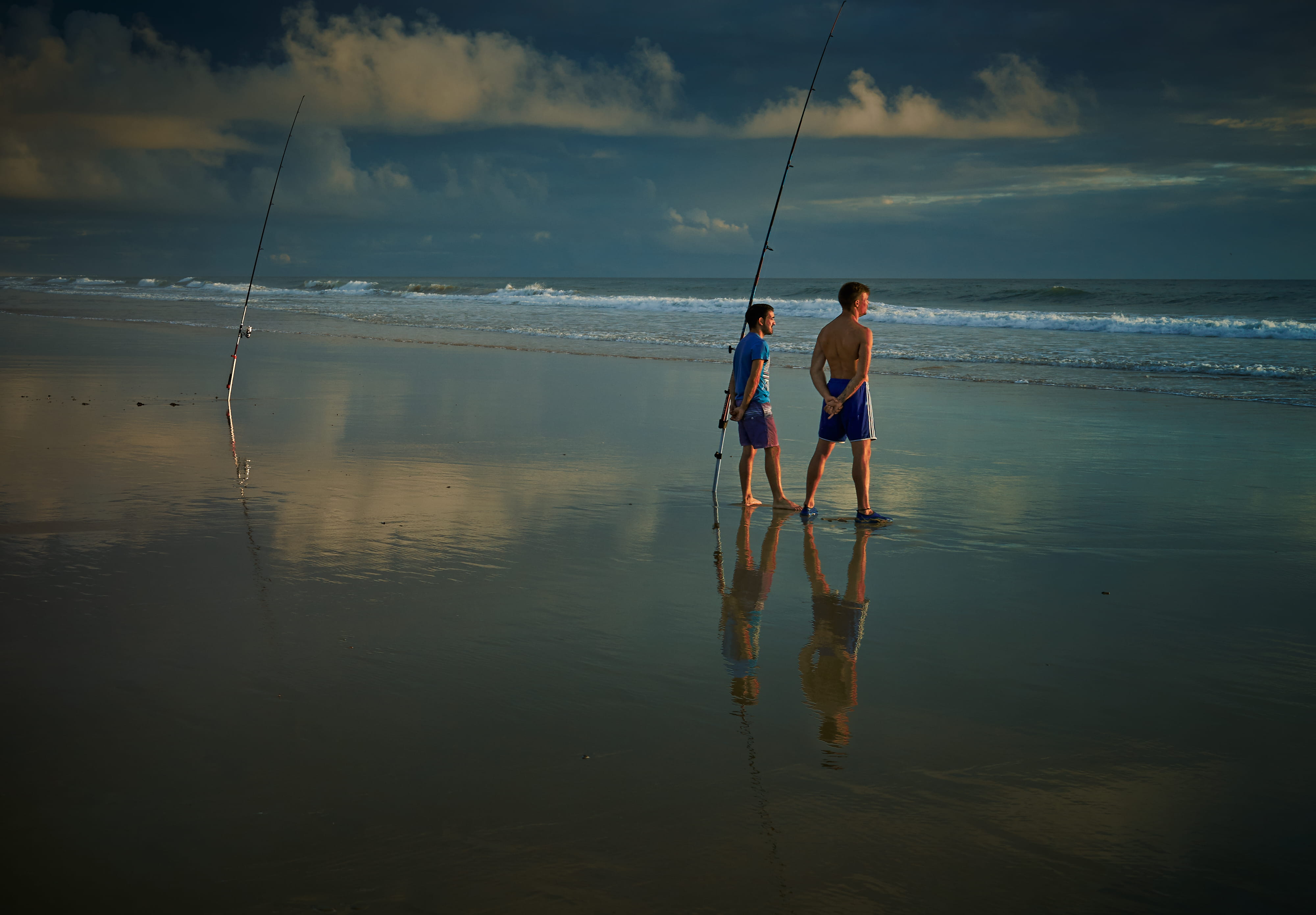 beauty in nature, real people, child, nature, outdoors, full length, leisure activity, two, beach, boy, reflection, evening, stump, sky, daytime, conil, HD Wallpaper