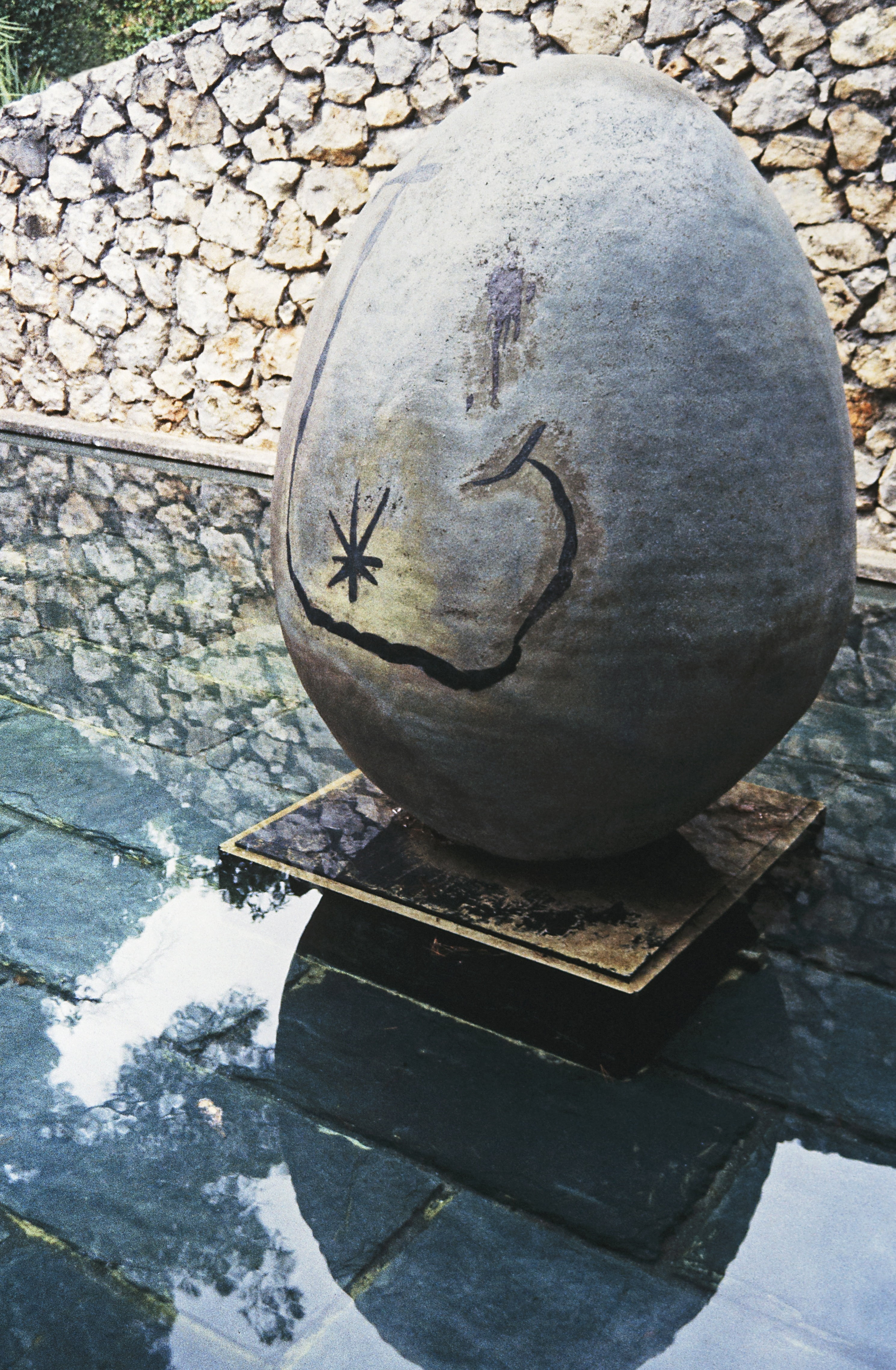 stone material, reflection, star, architecture, classic modern, water, solid, ceramist, representation, creativity, outdoors, egg, 4K, stone - object, Phone HD Wallpaper