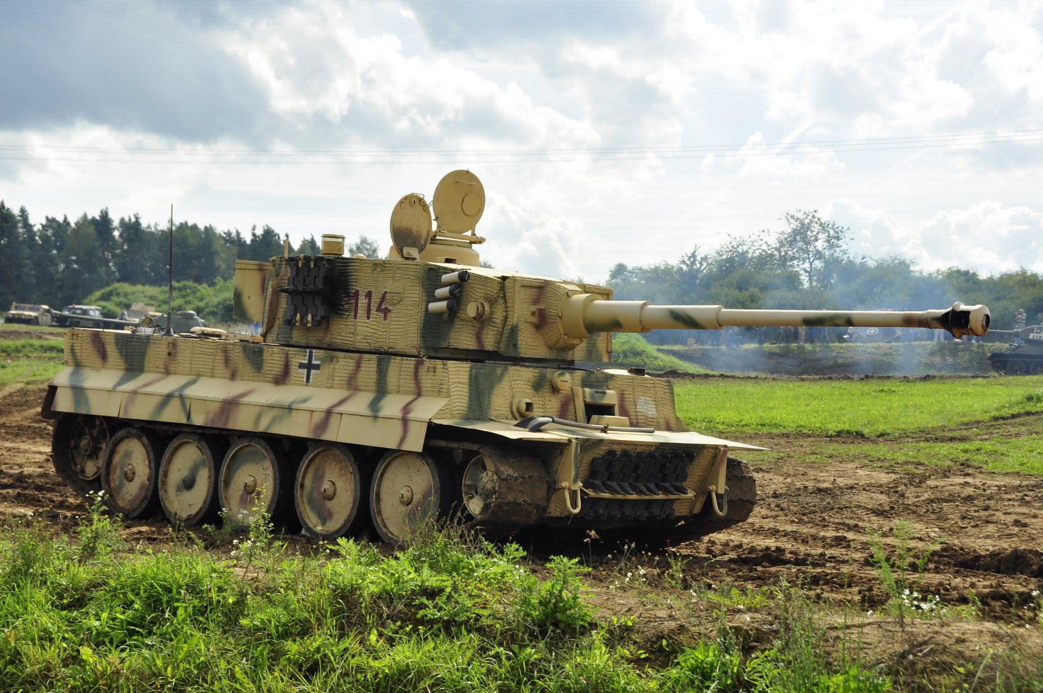 sky, German, fighting, armored tank, no people, land vehicle, heavy, land, military, field, multicolored, Tiger, battle, camouflage, PzKpfw VI, nature, HD Wallpaper