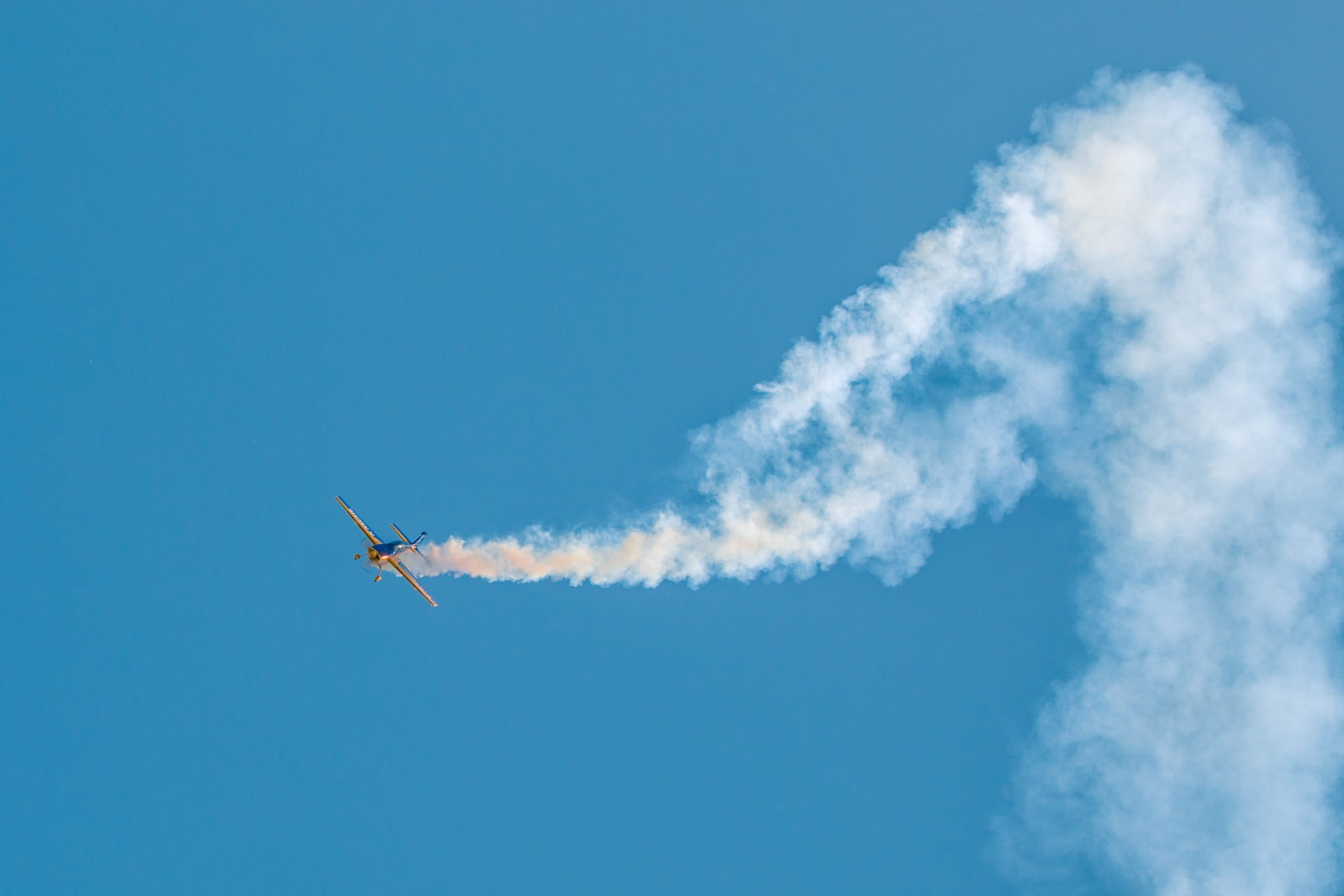 mode of transportation, aircraft, sky, flugshow, blue, history, private airplane, on the move, fighter plane, smoke, flying, low angle view, smoke - physical structure, HD Wallpaper