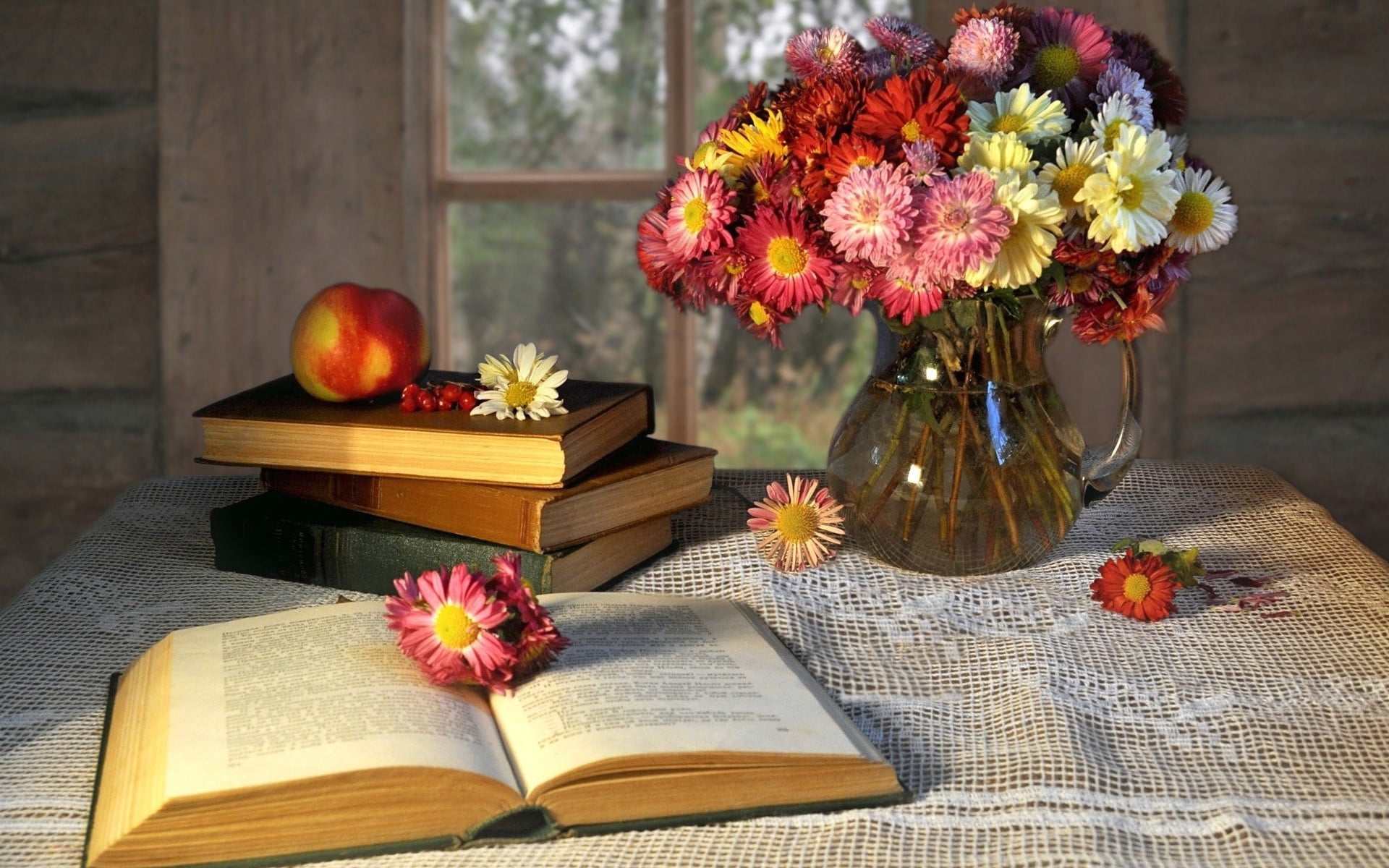 flower Head, gift, table, fragility, romance, backgrounds, red, arrangement, books, decor, background, 1080P, nature, decoration, vase, leaf, no people, HD Wallpaper