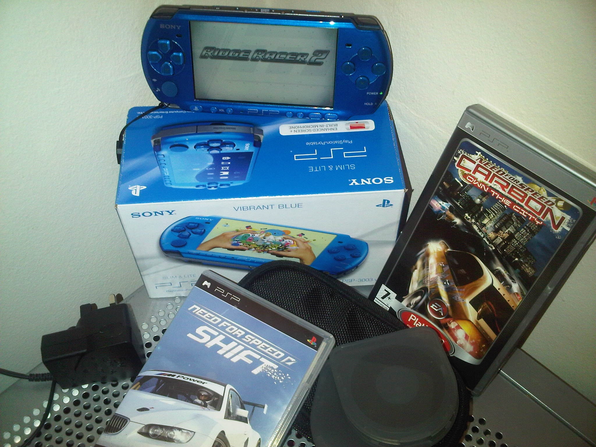 number, machinery, handheld, console, connection, sony, no people, close-up, Game Console, two, choice, 1080P, blue, device screen, portable, computer game, HD Wallpaper