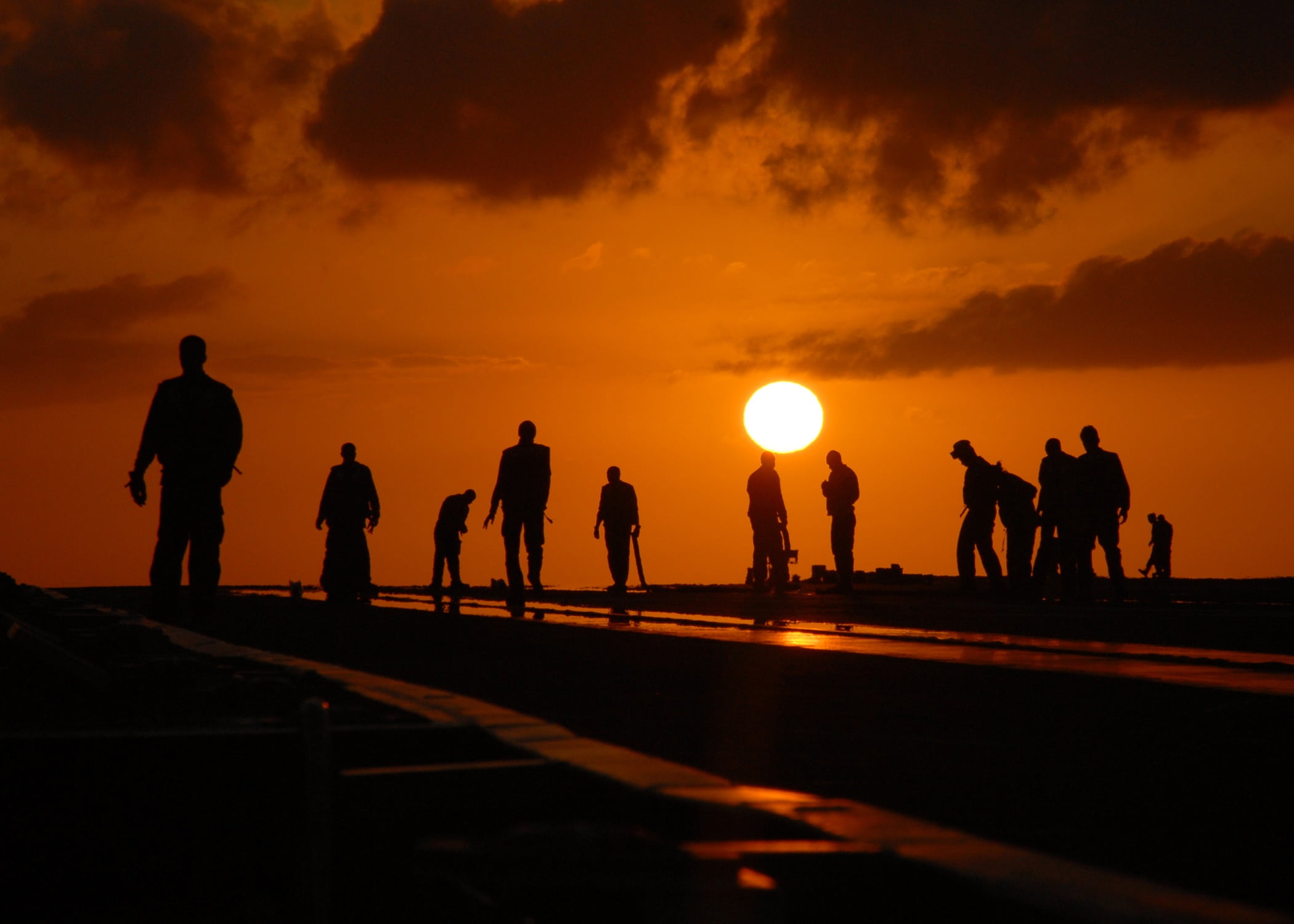 flight deck, 1080P, medium group of people, worker, leisure activity, group, military, people, sunset, road, land, sailors, water, nature, sky, lifestyles, HD Wallpaper