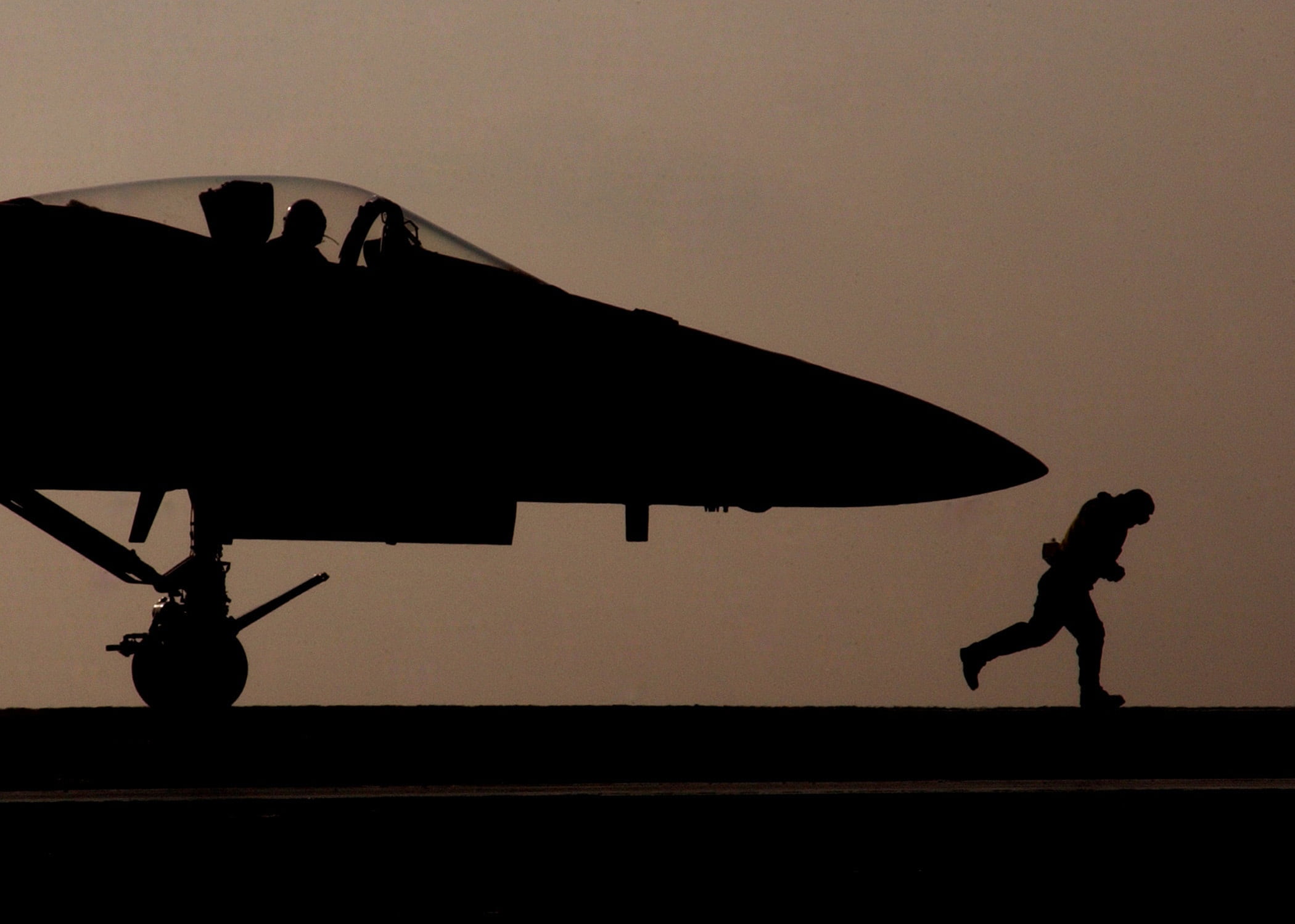flight deck, plane, full length, military, naval, crew, outdoors, nature, aircraft, clear sky, sky, government, men, people, dusk, silhouette, f-18, shadow, HD Wallpaper