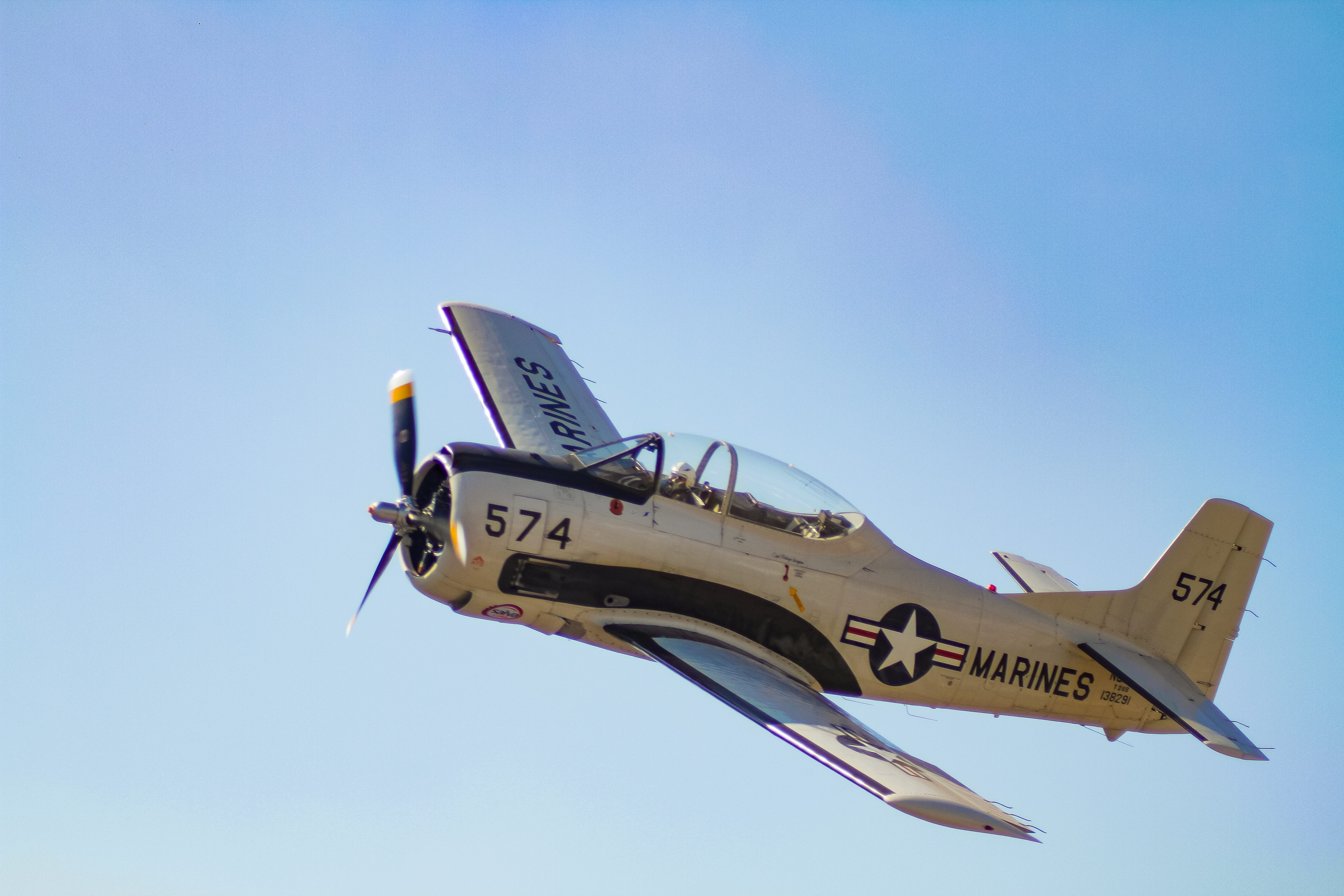 airplane, fly, white, aerospace industry, flight deck, flight, air vehicle, aerodrome, nostalgia, transport, nature, air force, airshow, aircraft, clear sky, HD Wallpaper