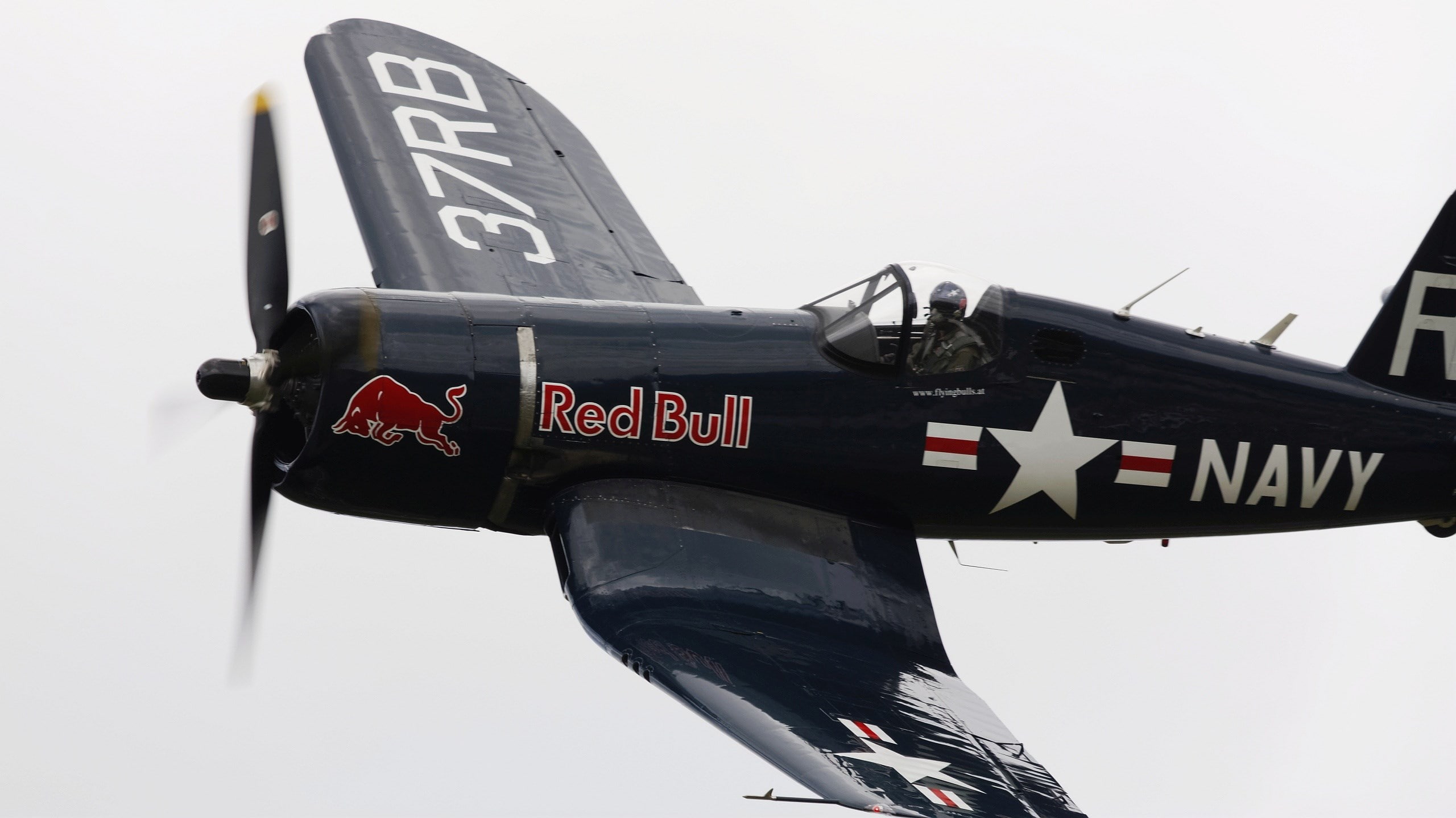 plane, architecture, sign, text, mode of transportation, vought f4u corsair, air vehicle, number, low angle view, 2K, no people, outdoors, sky, day, military, HD Wallpaper