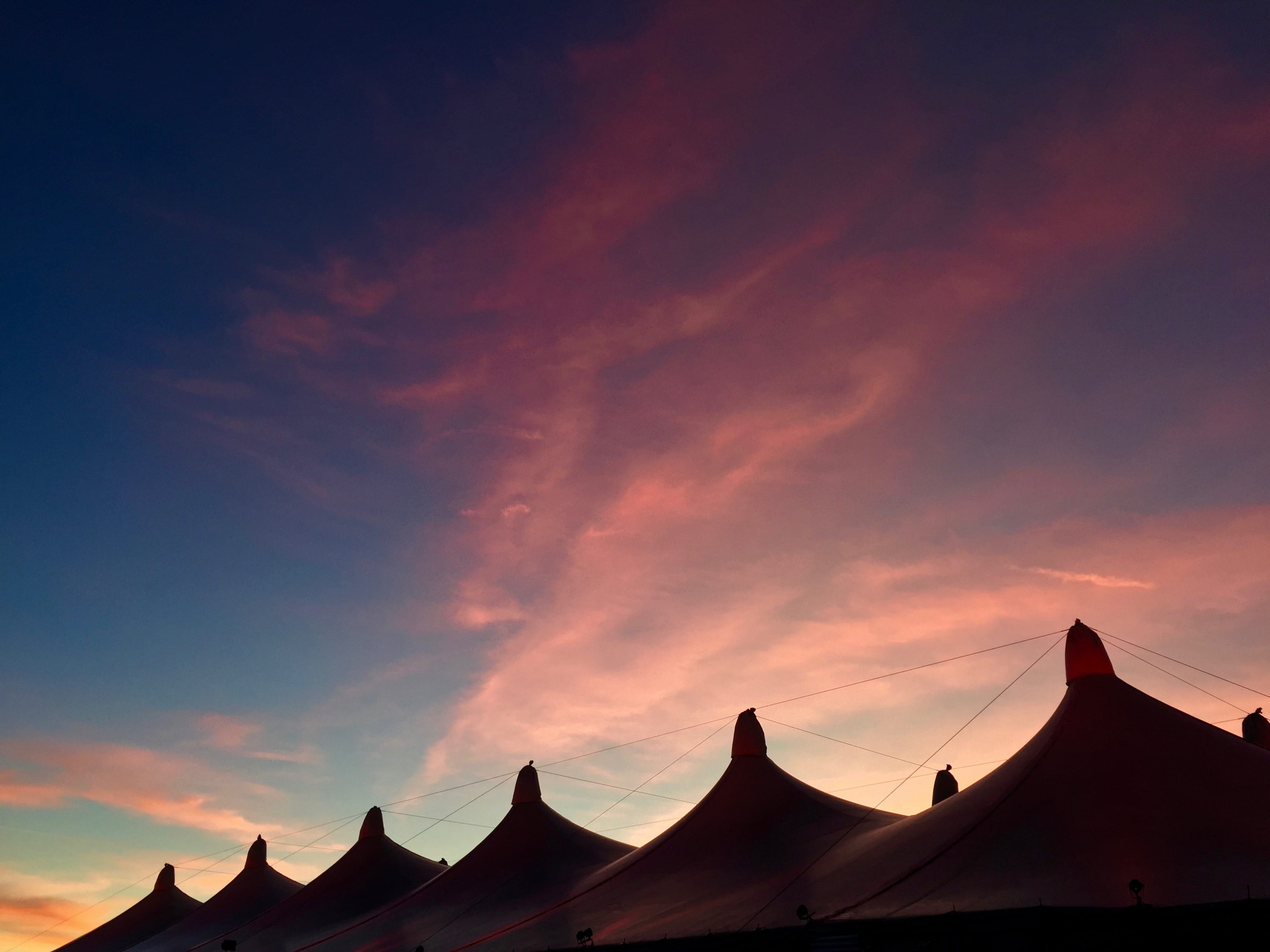 arts culture and entertainment, light, orange color, dramatic sky, evening, architecture, sun, beautiful, dusk, theresienwiese, building exterior, clouds, HD Wallpaper