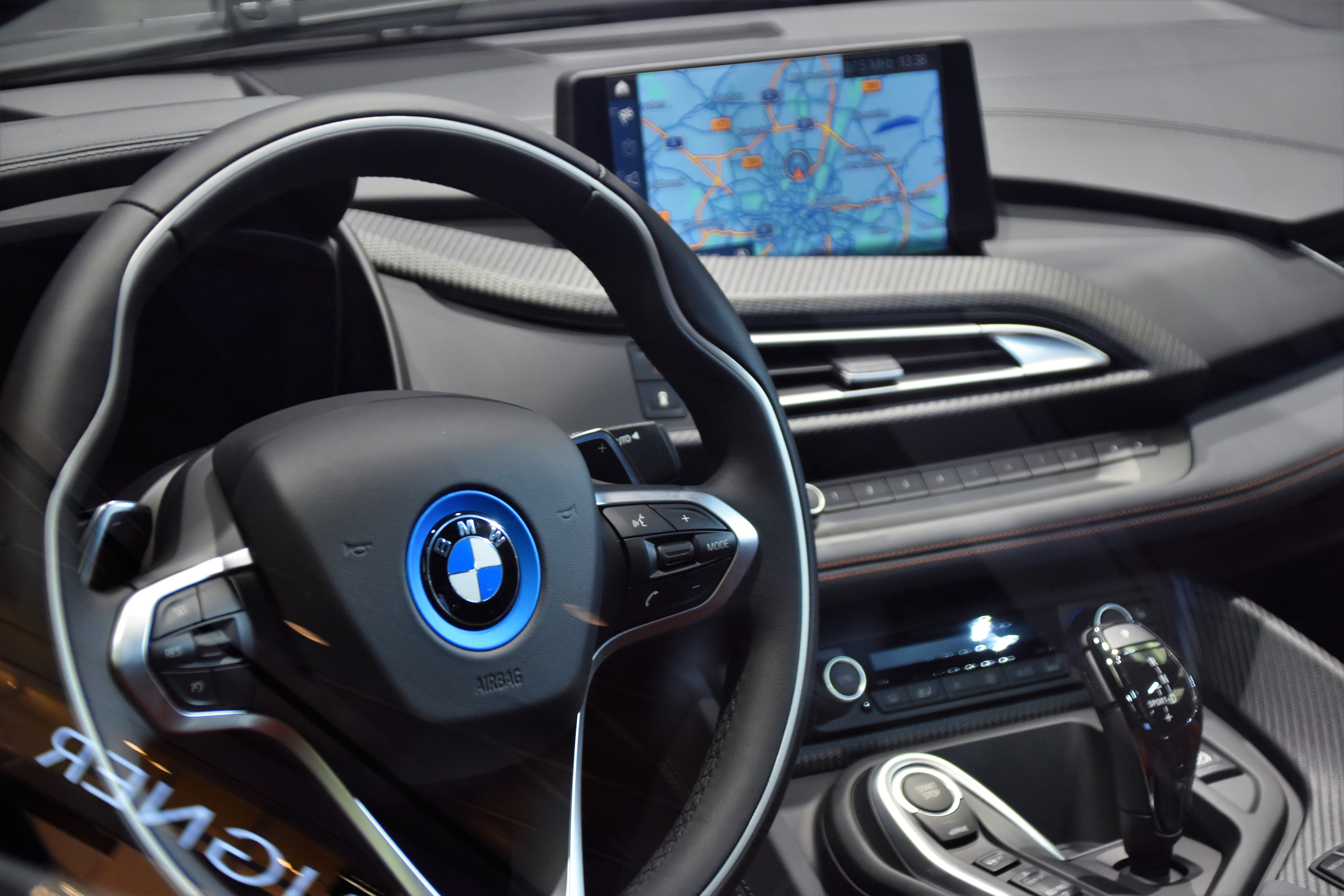 luxury, no people, gps, car detail, mode of transportation, vehicle, design, control, close-up, technology, vehicle interior, terminalstraße terminal 2 - ebene 04 - abflug, HD Wallpaper