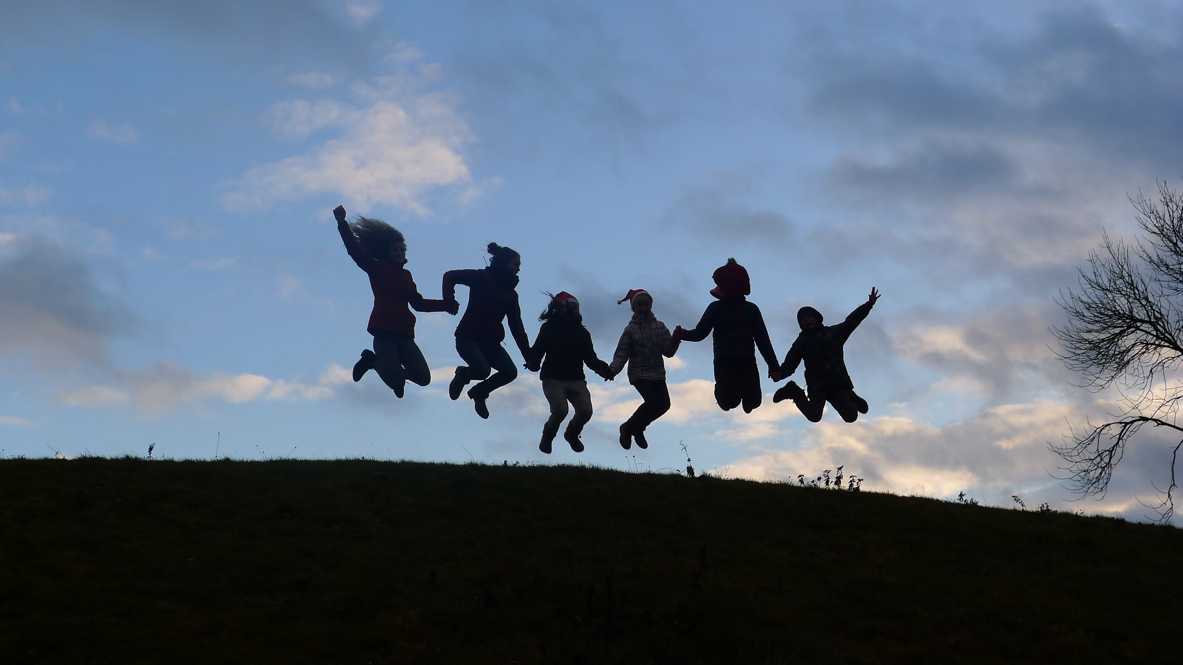 friendship, winter, full length, arms raised, vitality, mid-air, men, togetherness, lifestyles, kids, jump, excitement, cloud - sky, human arm, happy, vestec, HD Wallpaper
