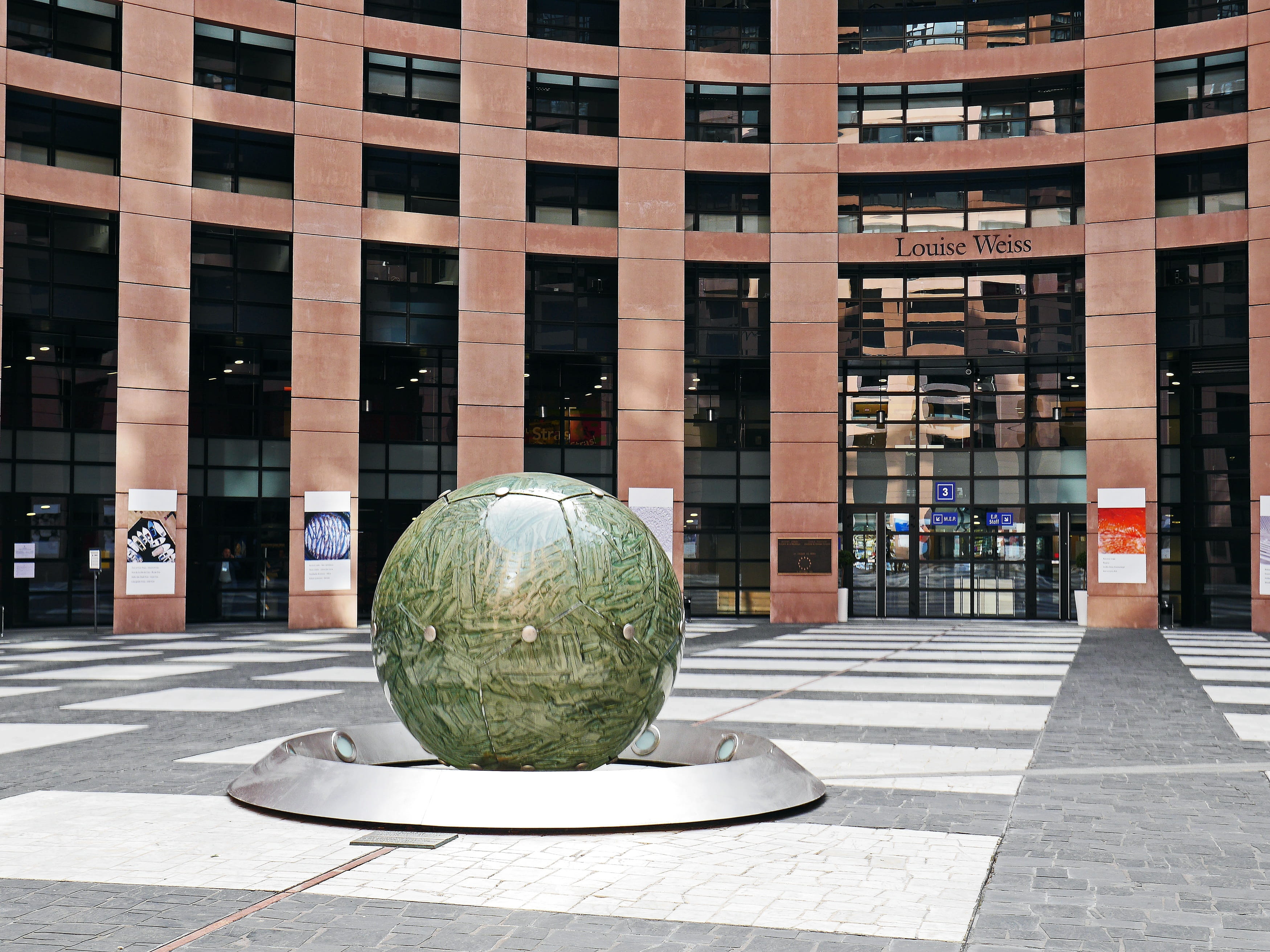 modern, outdoors, Courtyard, ball, architectural column, eu, louise white, day, input, parliament, nature, sculpture, urban Scene, European Parliament, HD Wallpaper