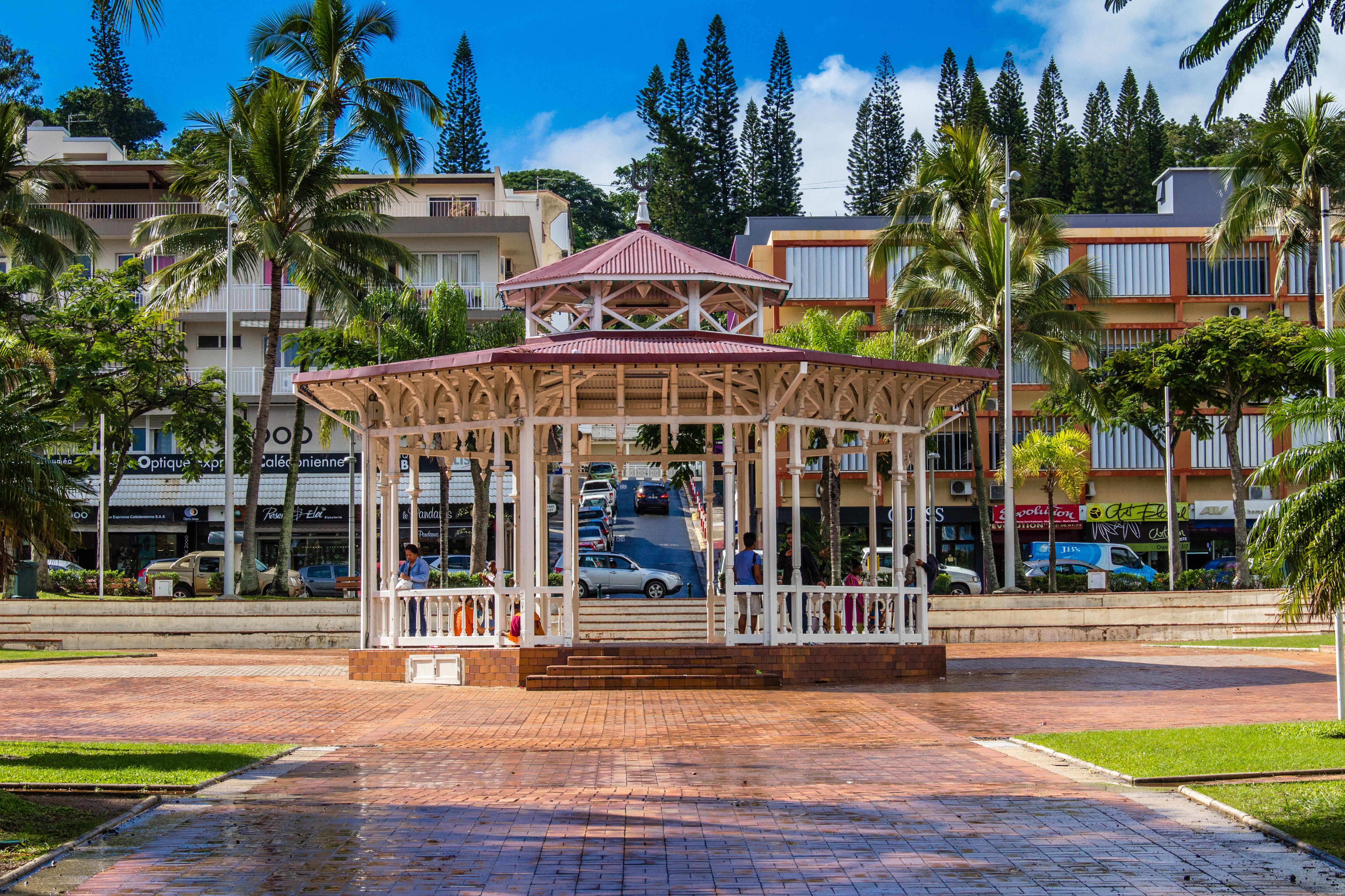 Rotunda, city, tropical climate, sky, day, plant, real people, outdoors, structure, South Pacific, architecture, building exterior, water, leisure activity, HD Wallpaper