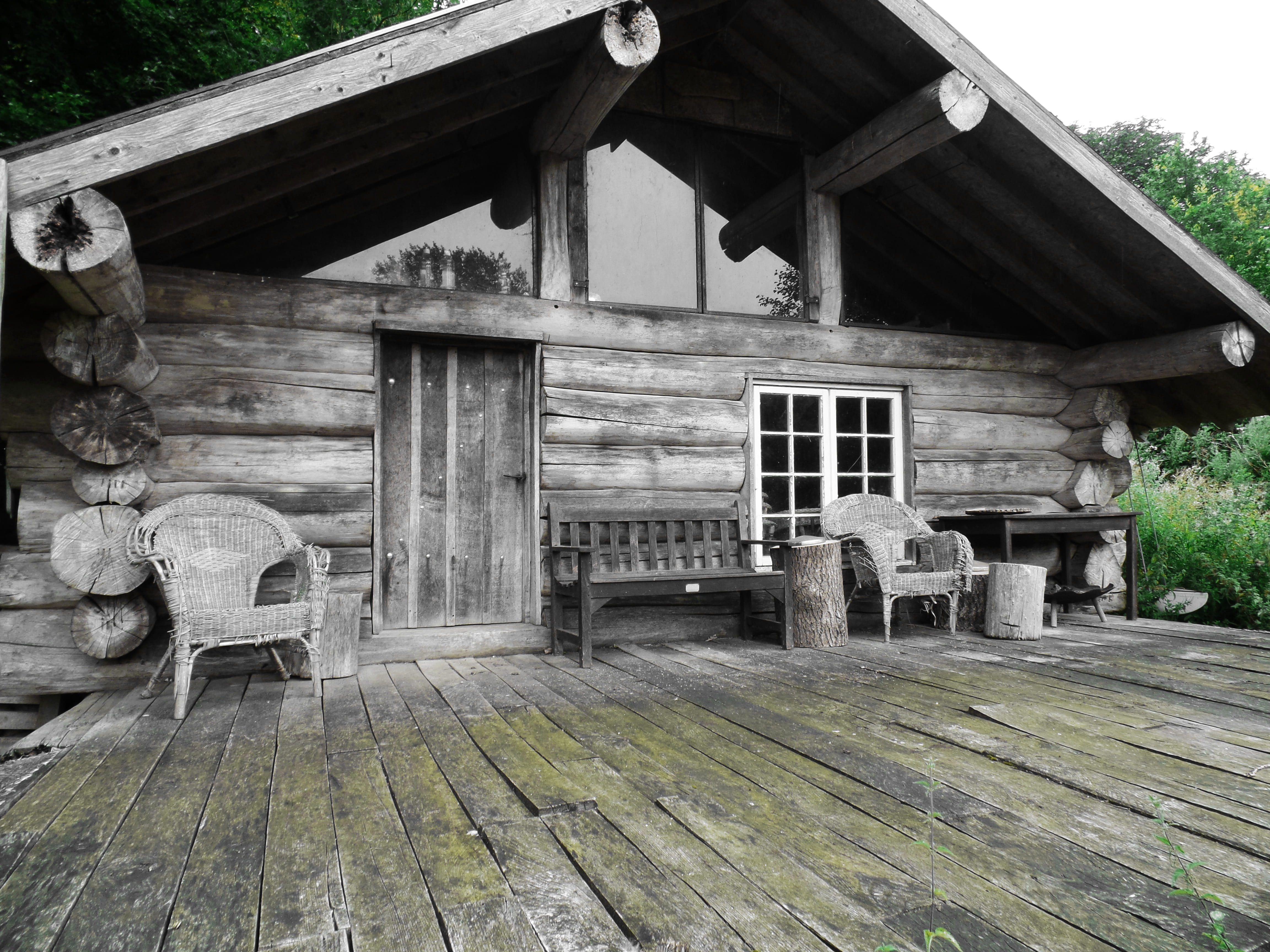 architecture, wood - material, wood, obsolete, outdoors, hut, tree, abandoned, log cabin, building exterior, 4K, nature, roof, no people, woodhouse, built structure, HD Wallpaper