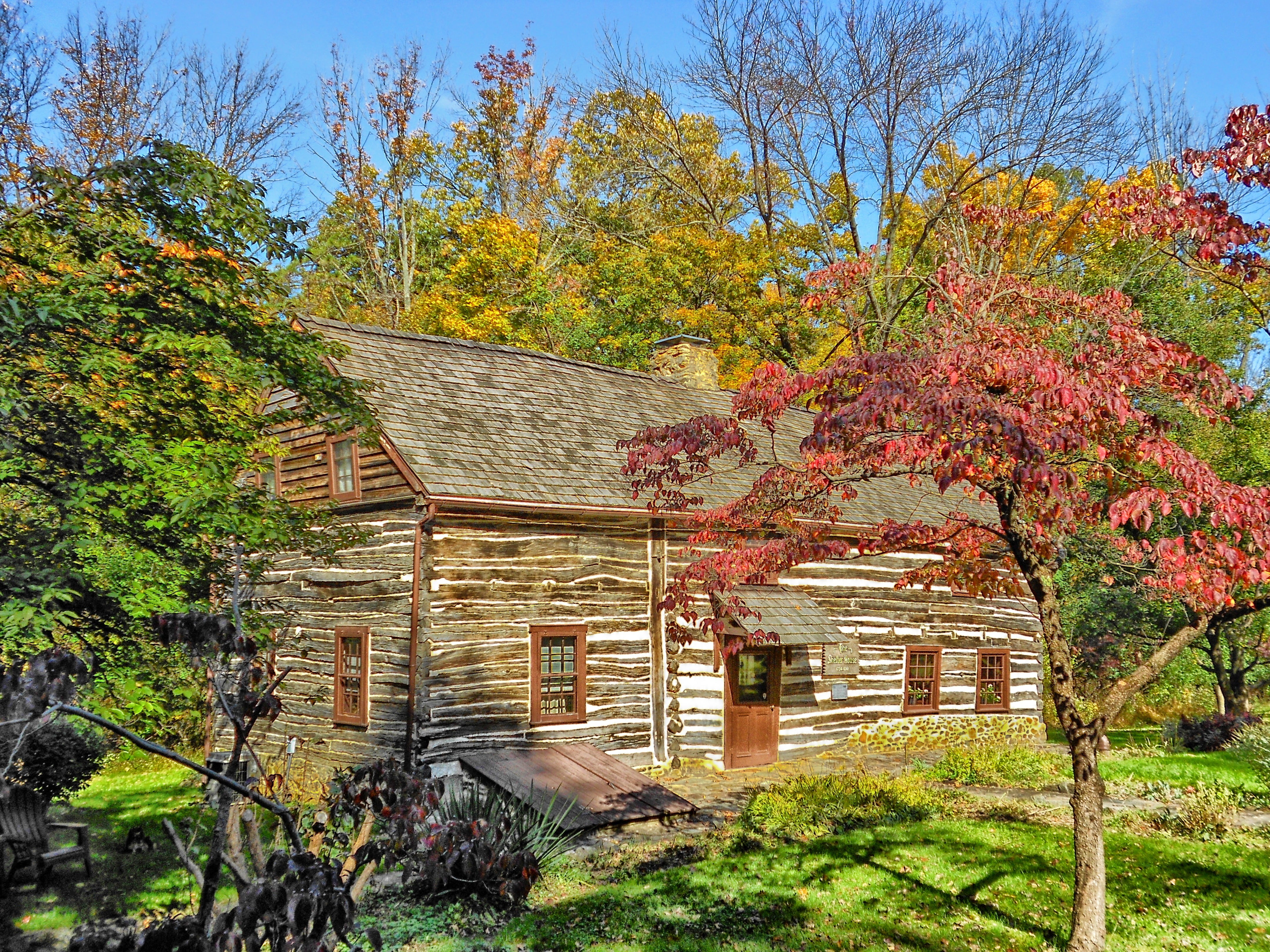 day, sunlight, architecture, green color, log cabin, nature, autumn, house, outdoors, building exterior, beauty in nature, growth, outside, countryside, HD Wallpaper
