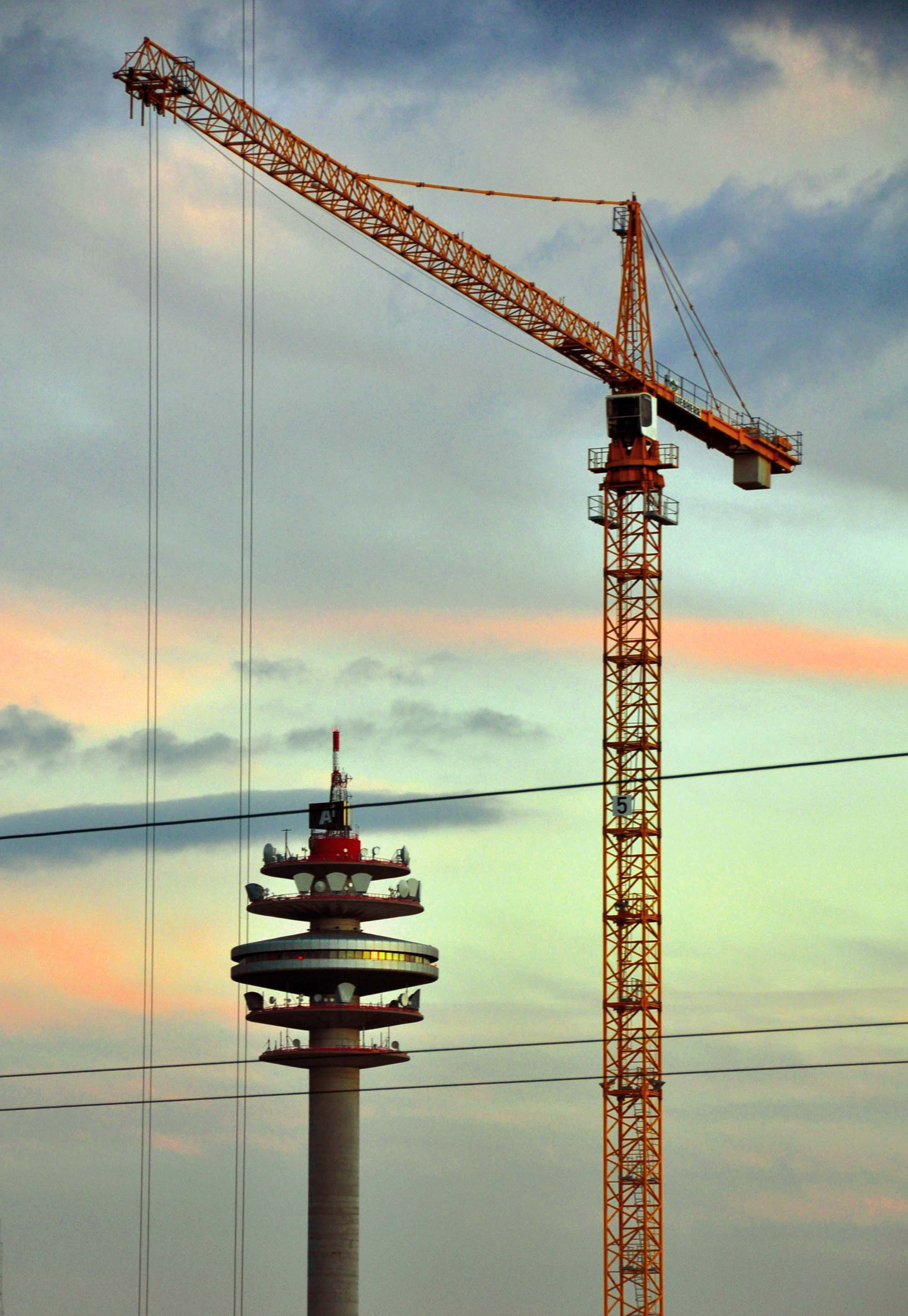 crane - construction machinery, development, industry, Load, machinery, Tower, built structure, low angle view, load crane, baukran, construction industry, Phone HD Wallpaper