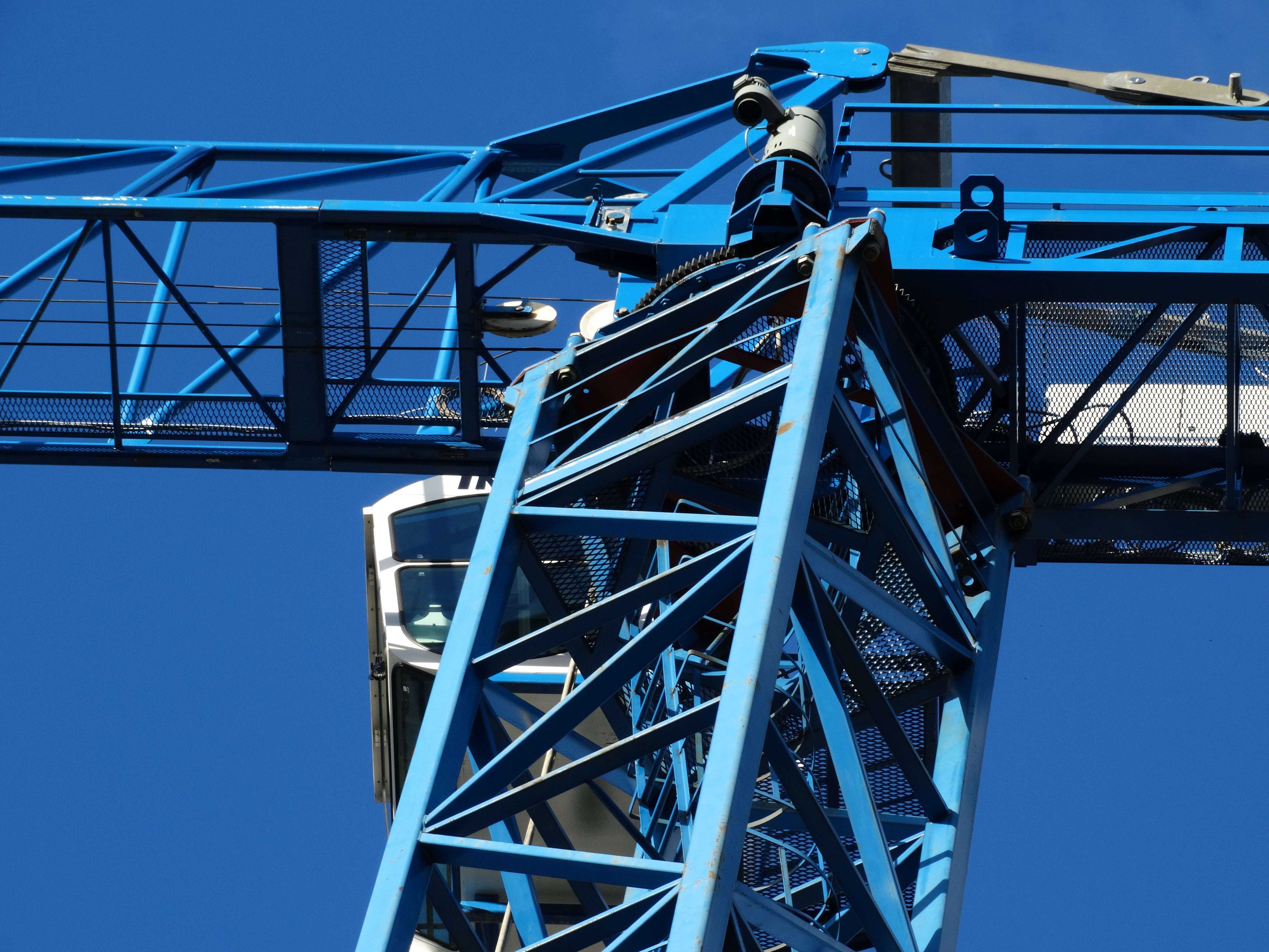 clear sky, building exterior, built structure, industry, steel, daytime, blue, travel, in the height, sky, girder, day, lifting crane, crane arm, alloy, HD Wallpaper