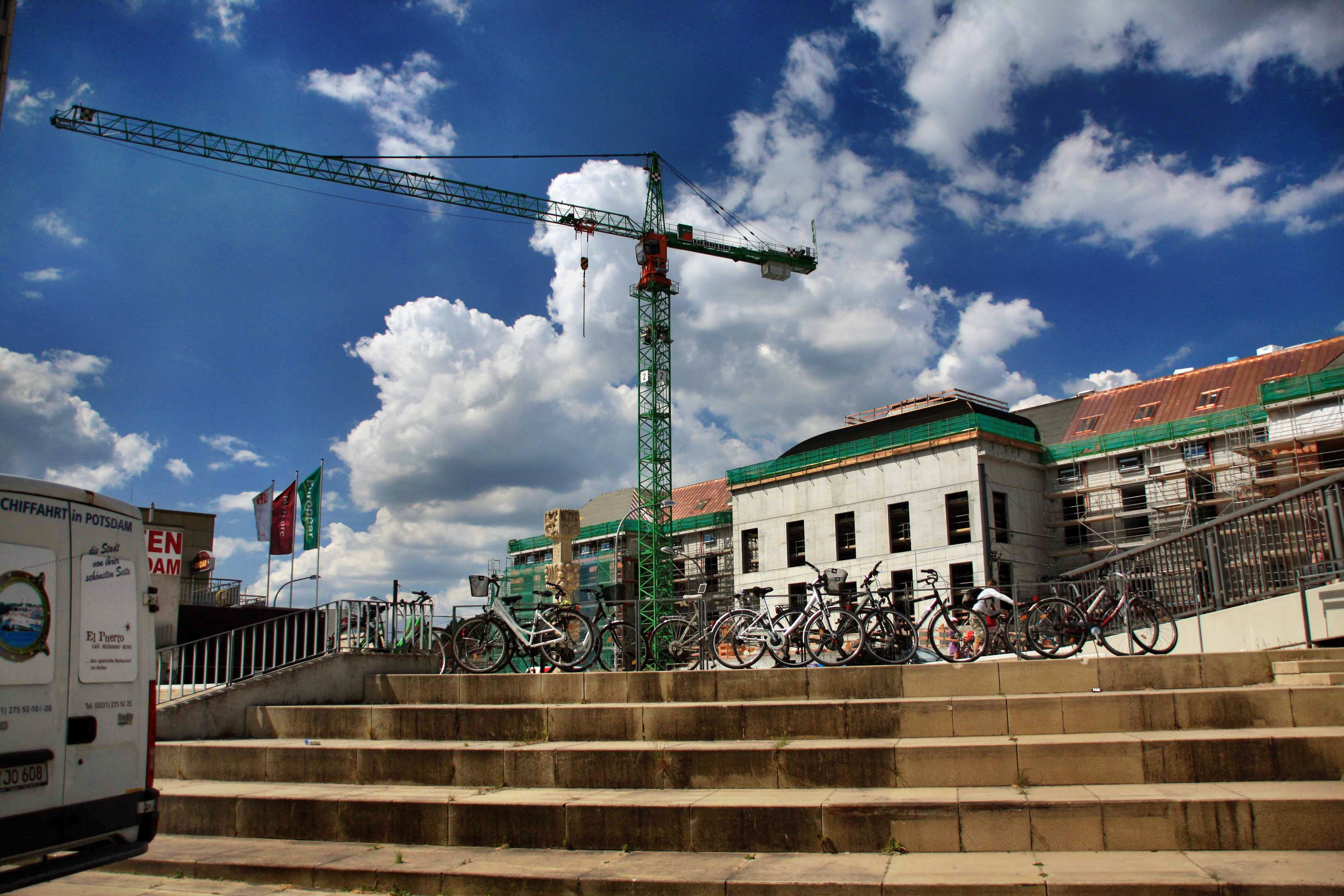 crane - construction machinery, stairs, building, travel, tourism, low angle view, sky, day, 4K, architecture, outdoors, no people, baukran, travel destinations, HD Wallpaper