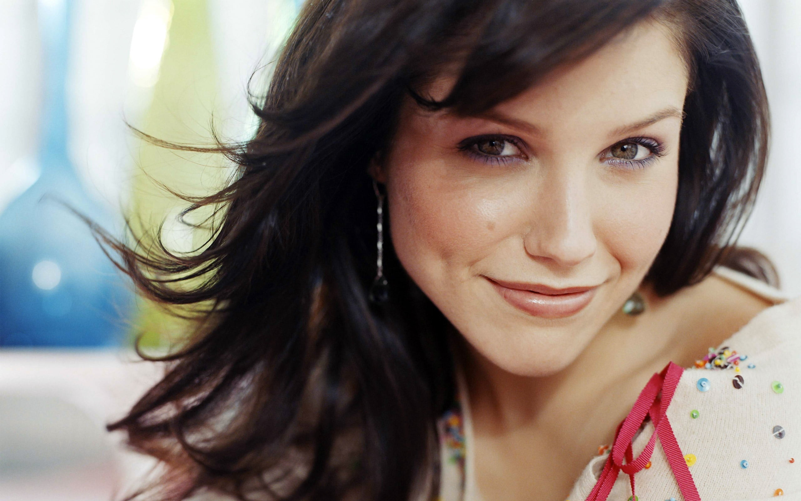 looking, women, adults Only, living Room, head And Shoulders, sophia bush, cheerful, long Hair, front view, beautiful, elegance, people, comfortable, top, HD Wallpaper
