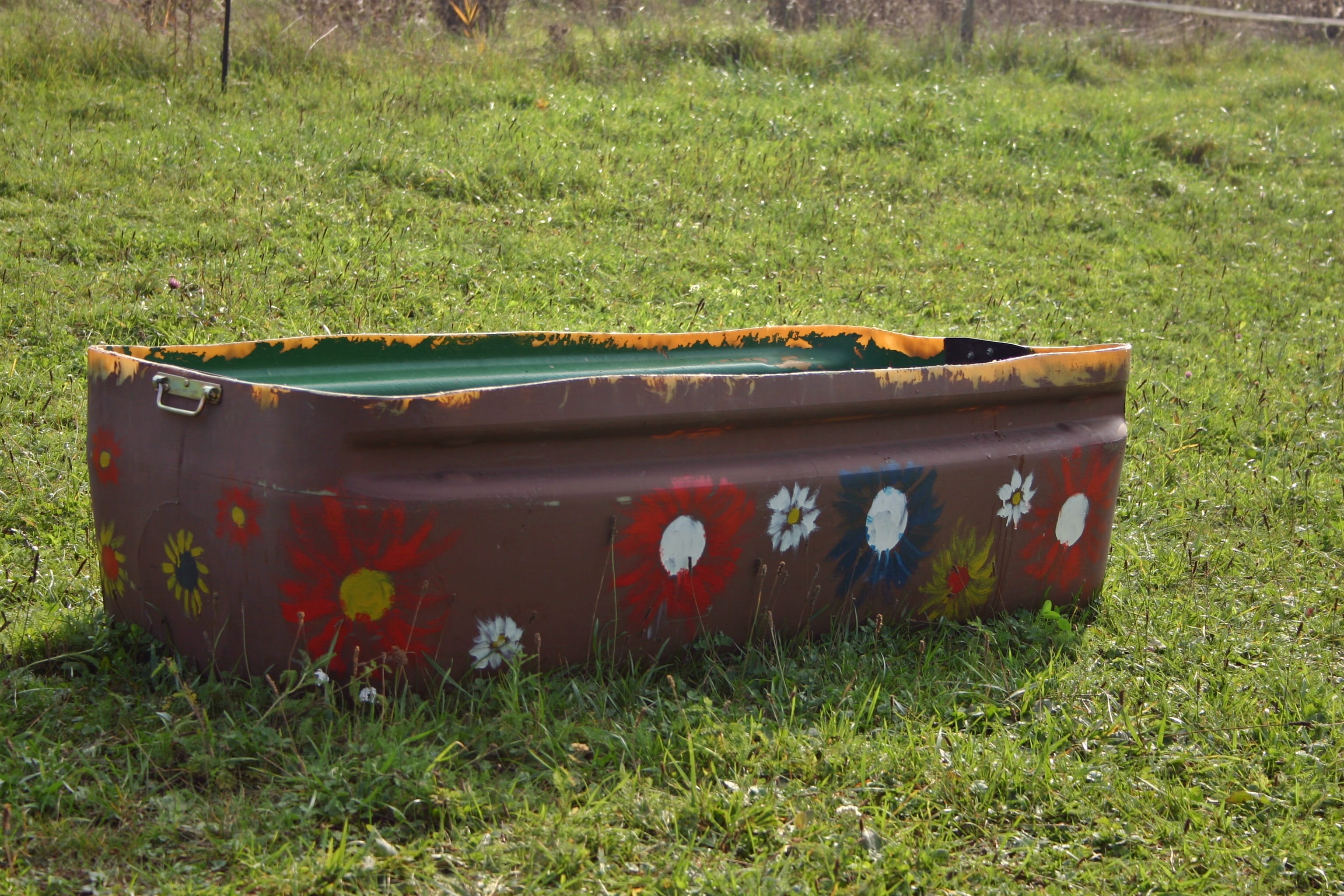painted, colorful, environmental issues, garbage bin, coupling, grass, no people, Animals, nature, field, Water, day, land, green, sunlight, abandoned, HD Wallpaper