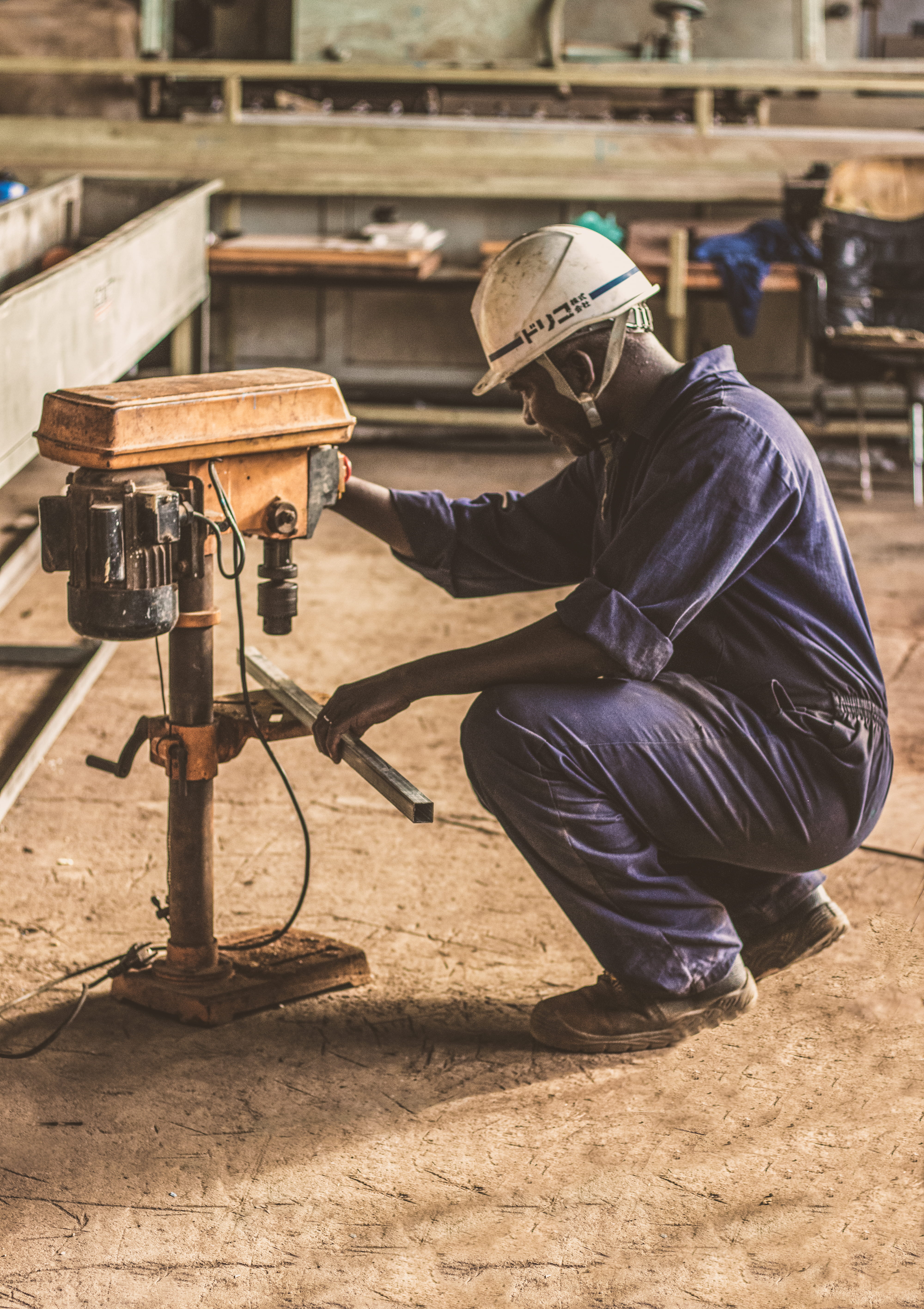 side view, working, day, machine, full length, 5K, real people, occupation, press, hard, protection, helmet, machinery, holding, brown, wearing, orange, Phone HD Wallpaper