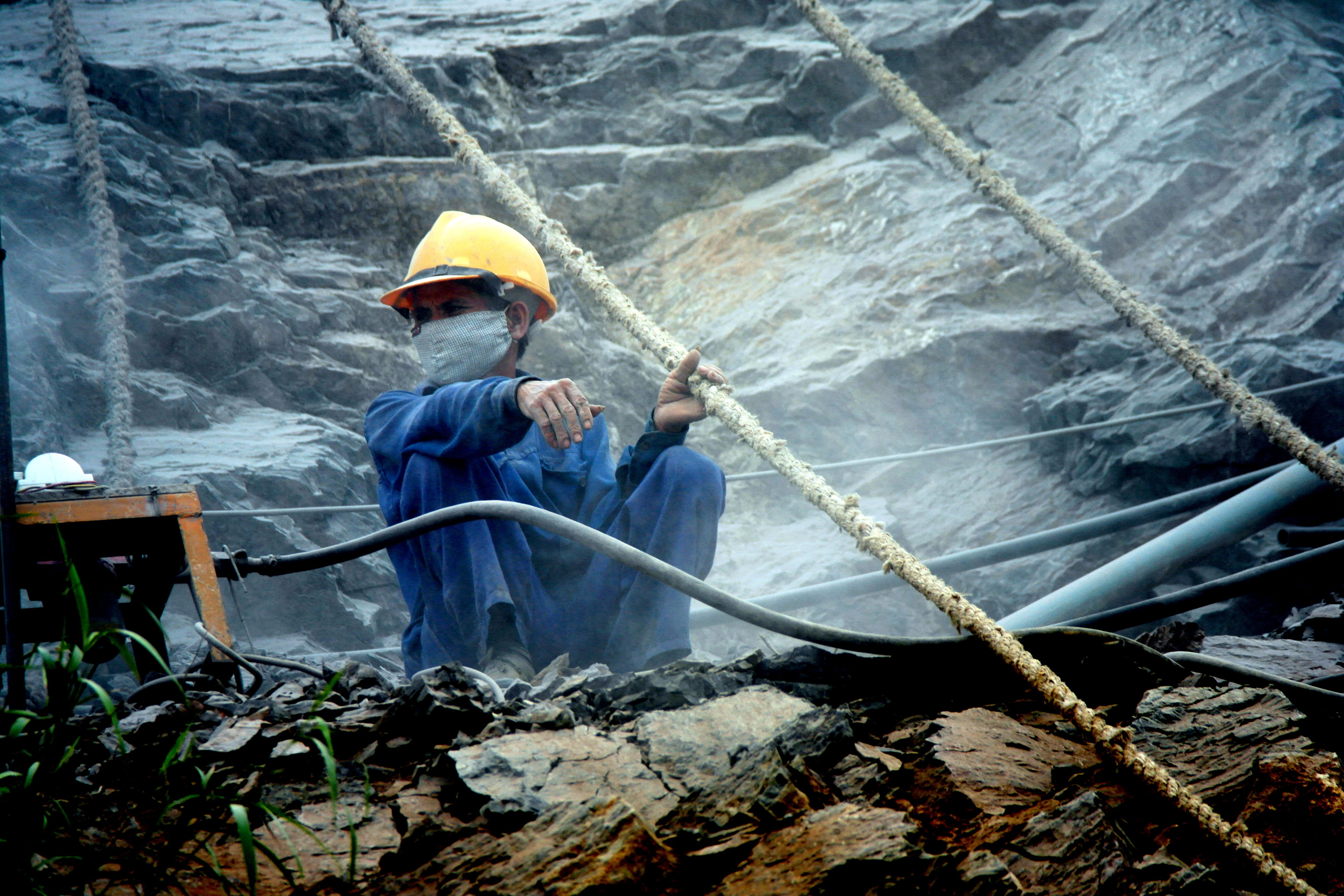 security, man, 5K, water, occupation, manual Worker, solid, labor, nature, hard, sitting, yellow, hat, viet, person, effort, men, helmet, industry, rope, HD Wallpaper