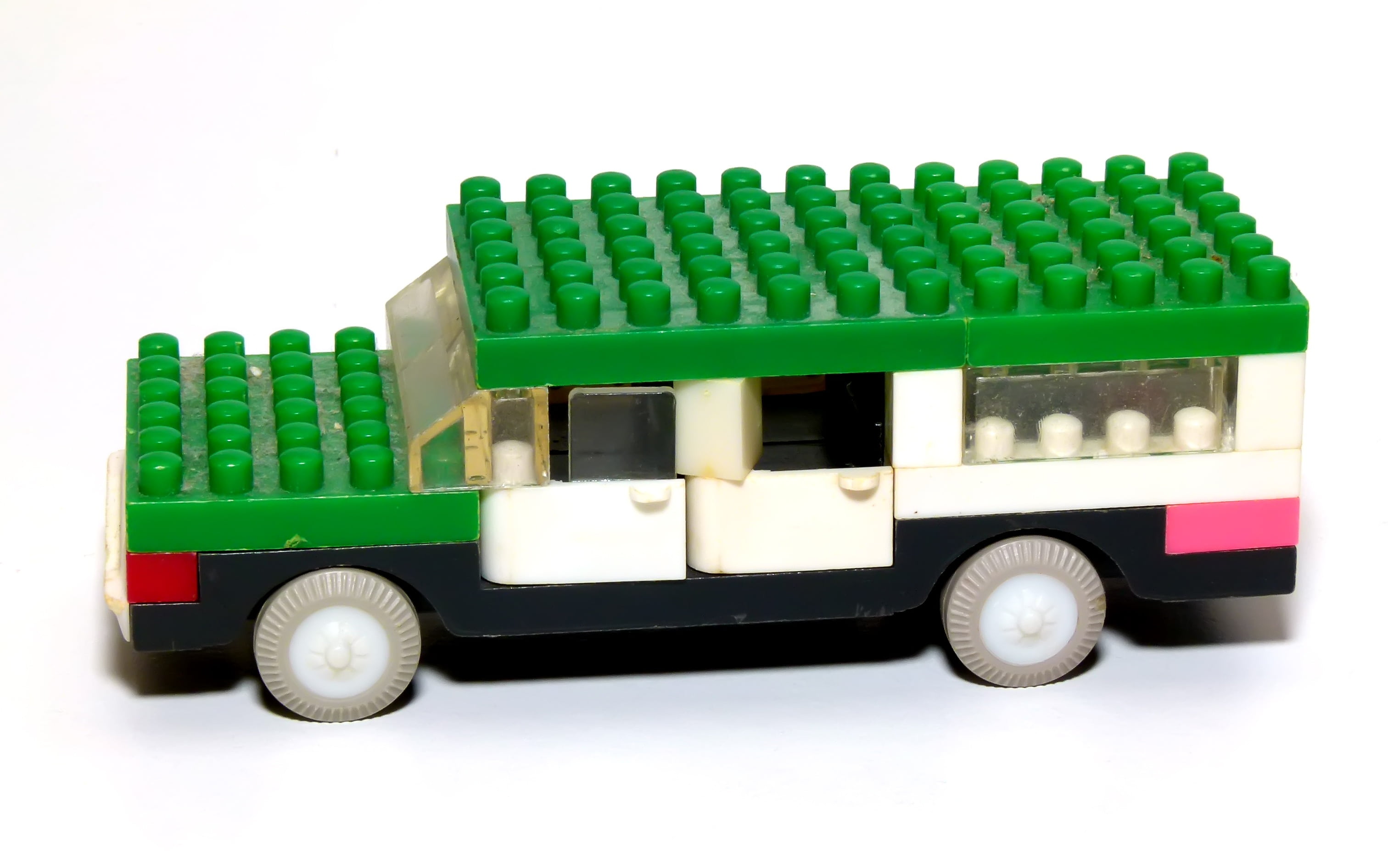 plastic, kids, 2K, car, environment, multi colored, transportation, constructor, mode of transportation, lifestyles, white background, child, green Color, HD Wallpaper