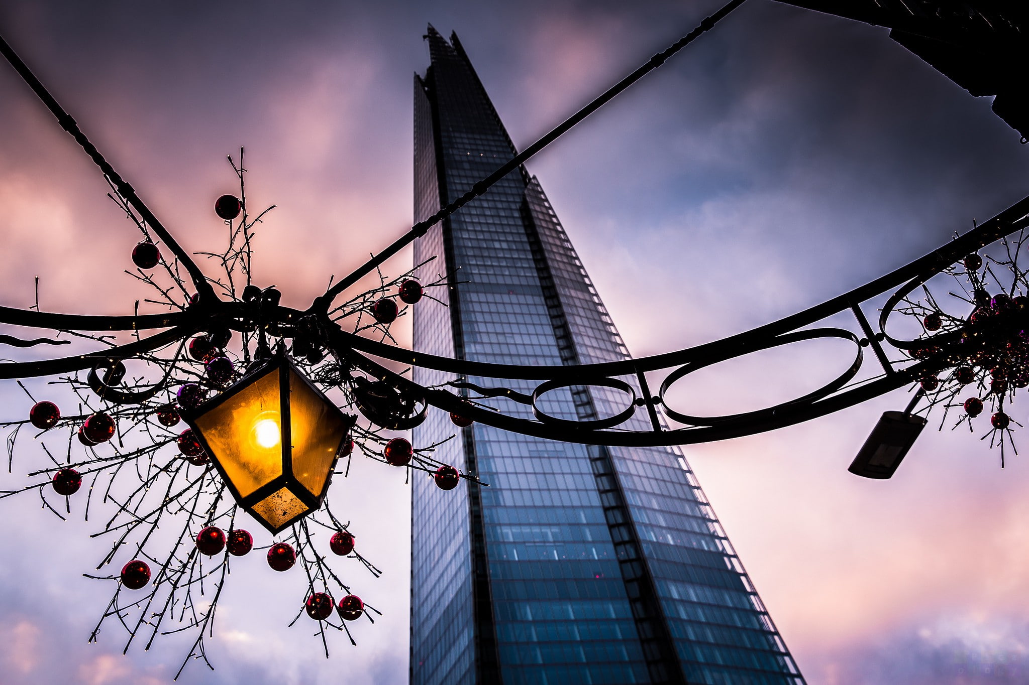 high, Garland, rise, 1080P, evening, great, bank, London, building, city, black, England, United Kingdom, lantern, britain, Great Britain, New Years, ornament, HD Wallpaper