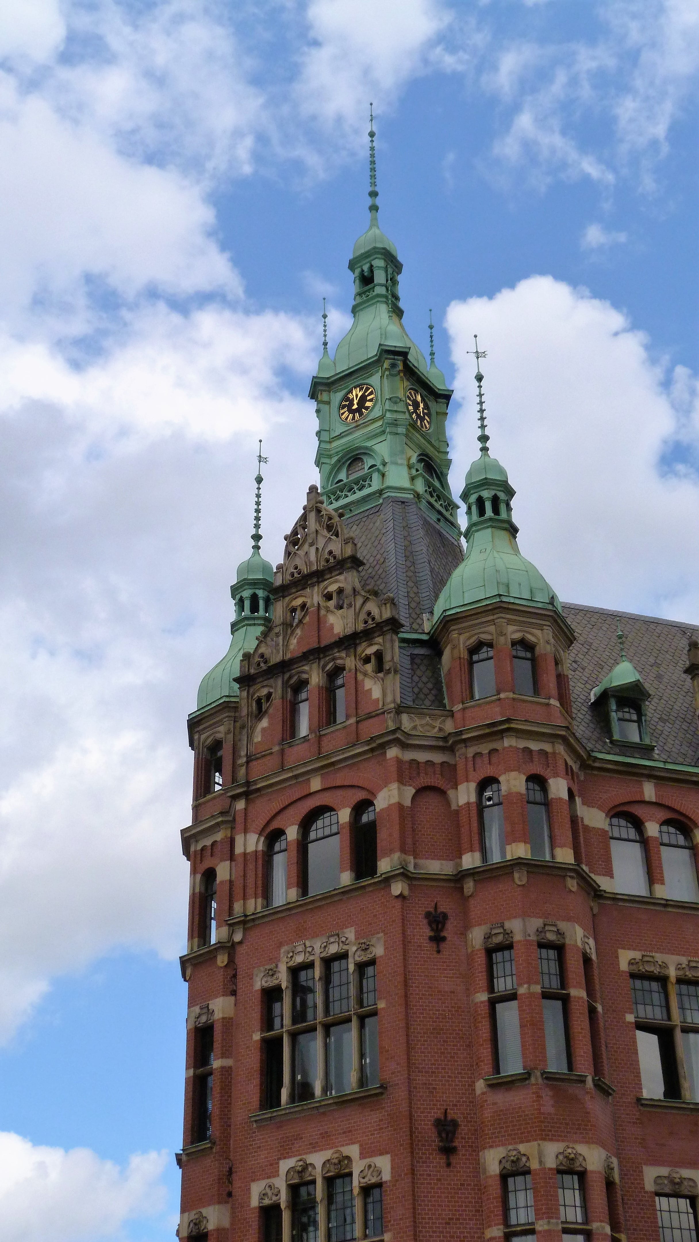 architecture, building, day, the past, religion, speicherstadt, built structure, outdoors, places of interest, no people, travel destinations, spire, spirituality, Phone HD Wallpaper