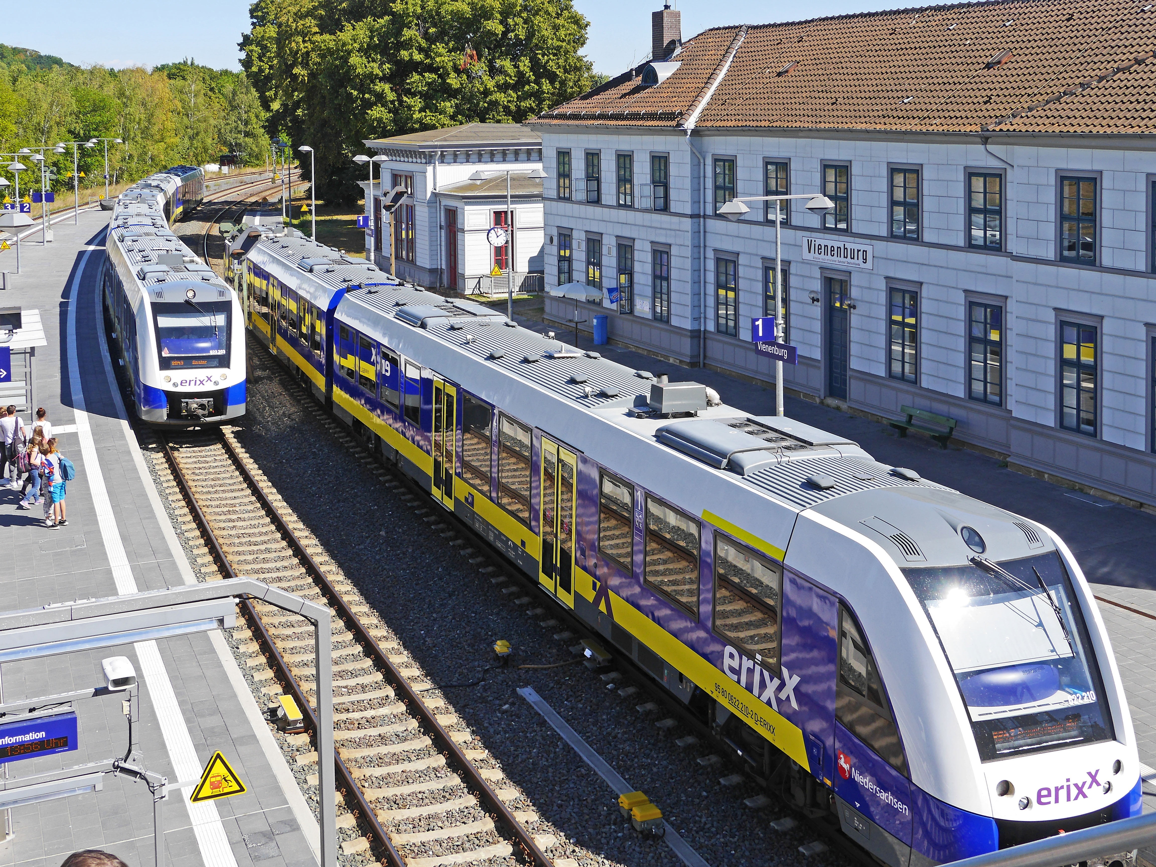 track, building exterior, architecture, outdoors, arrival, train, street, land vehicle, transportation, railroad station, zugbegegnung, travel, railroad Track, HD Wallpaper