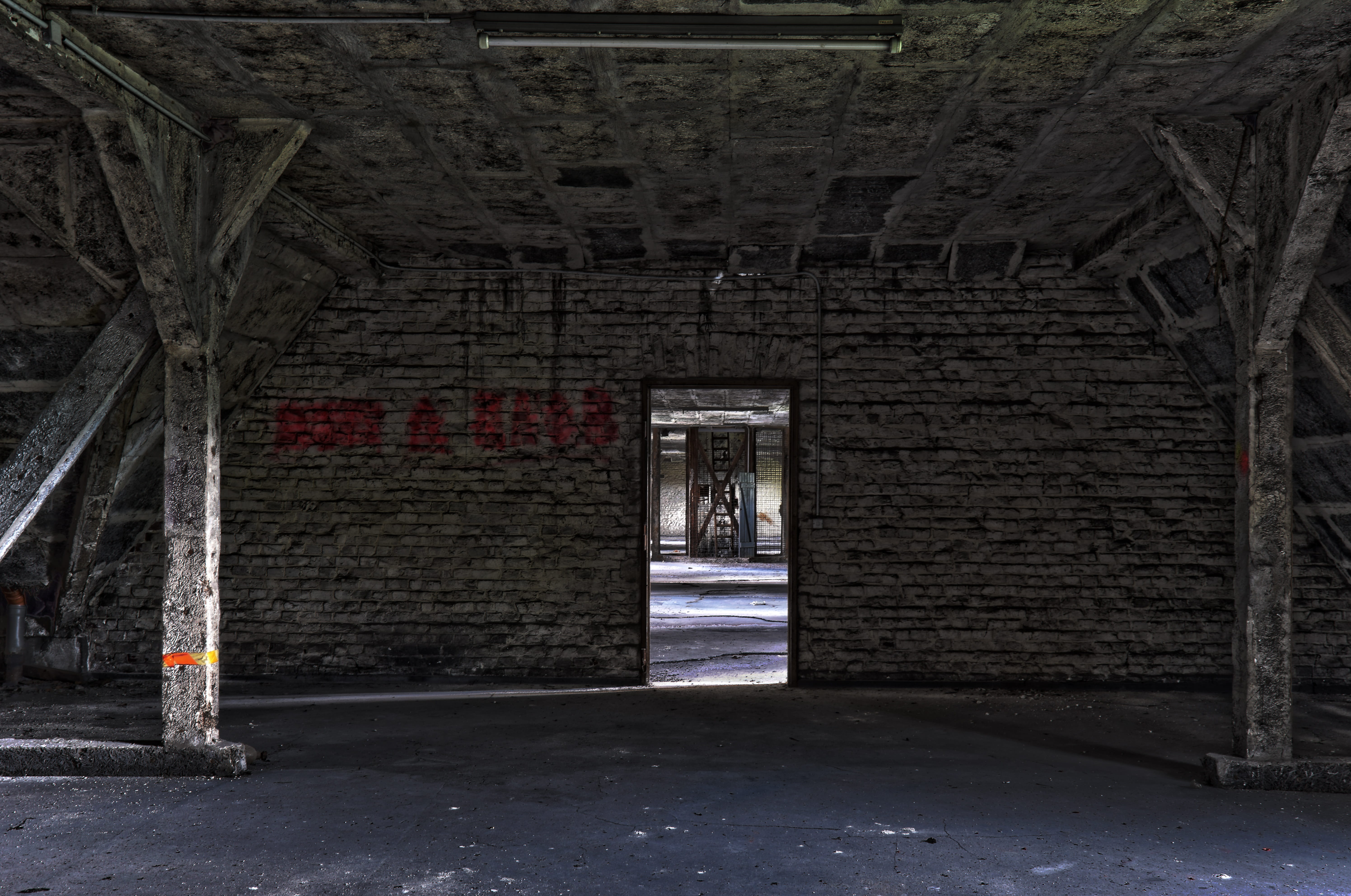attic, weird, decay, forget, shabby, mood, architecture, day, entrance, wall, roof truss, bar, outdoors, building, abandoned, ceiling, gloomy, masonry, HD Wallpaper