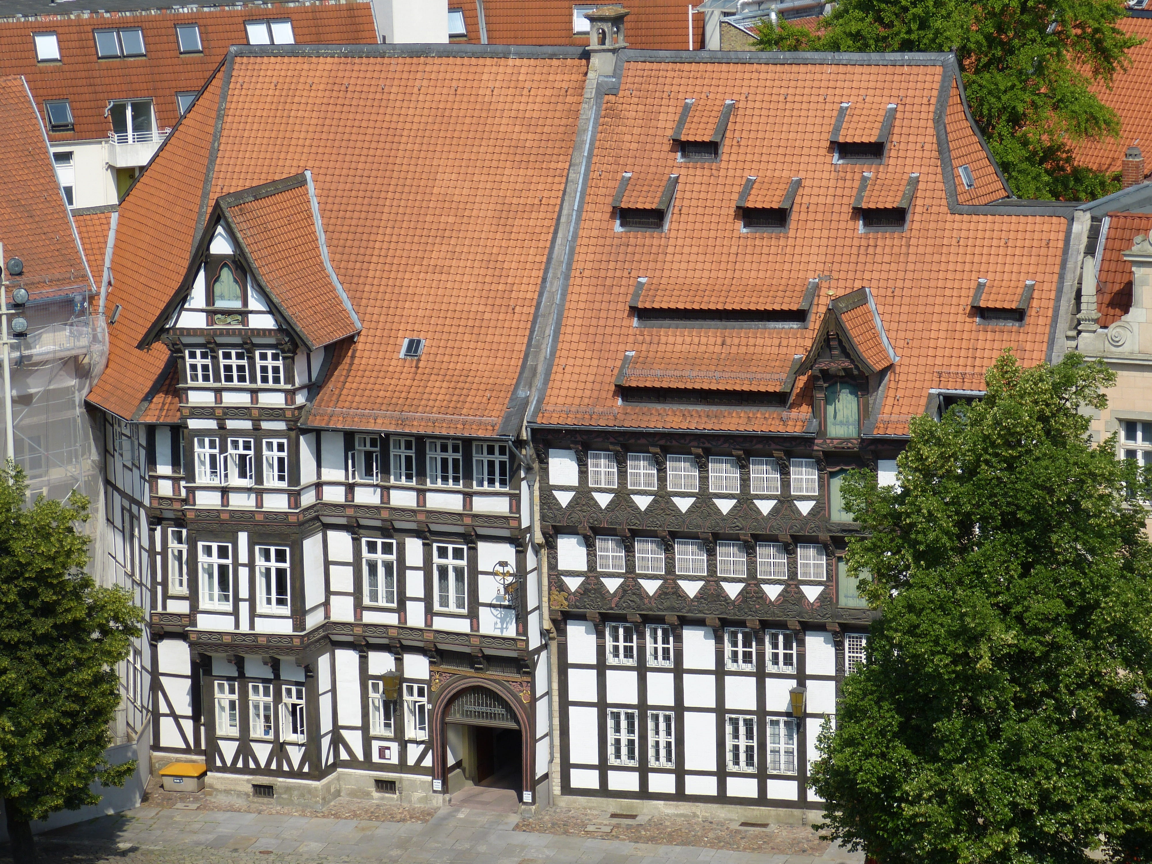architecture, outdoors, tree, town, community, dom, braunschweig, roof tile, city, building exterior, building, Home, entablature, townhouse, house, no people, HD Wallpaper