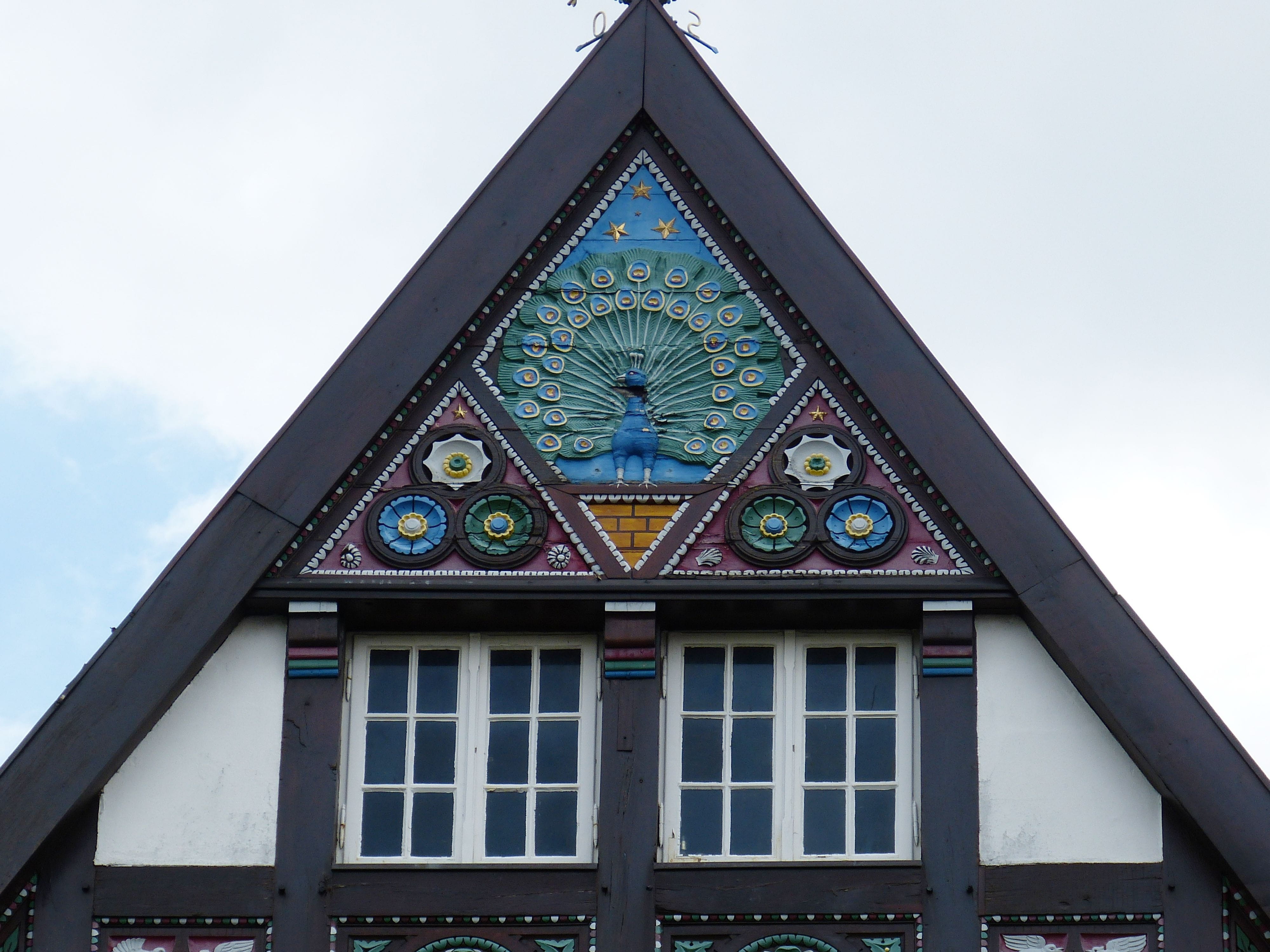 Fachwerkhaus, no people, outdoors, ornate, gable, belief, peacock, day, home, religion, sky, decor, Old Town, 4K, built structure, truss, bar, Home, building exterior, HD Wallpaper