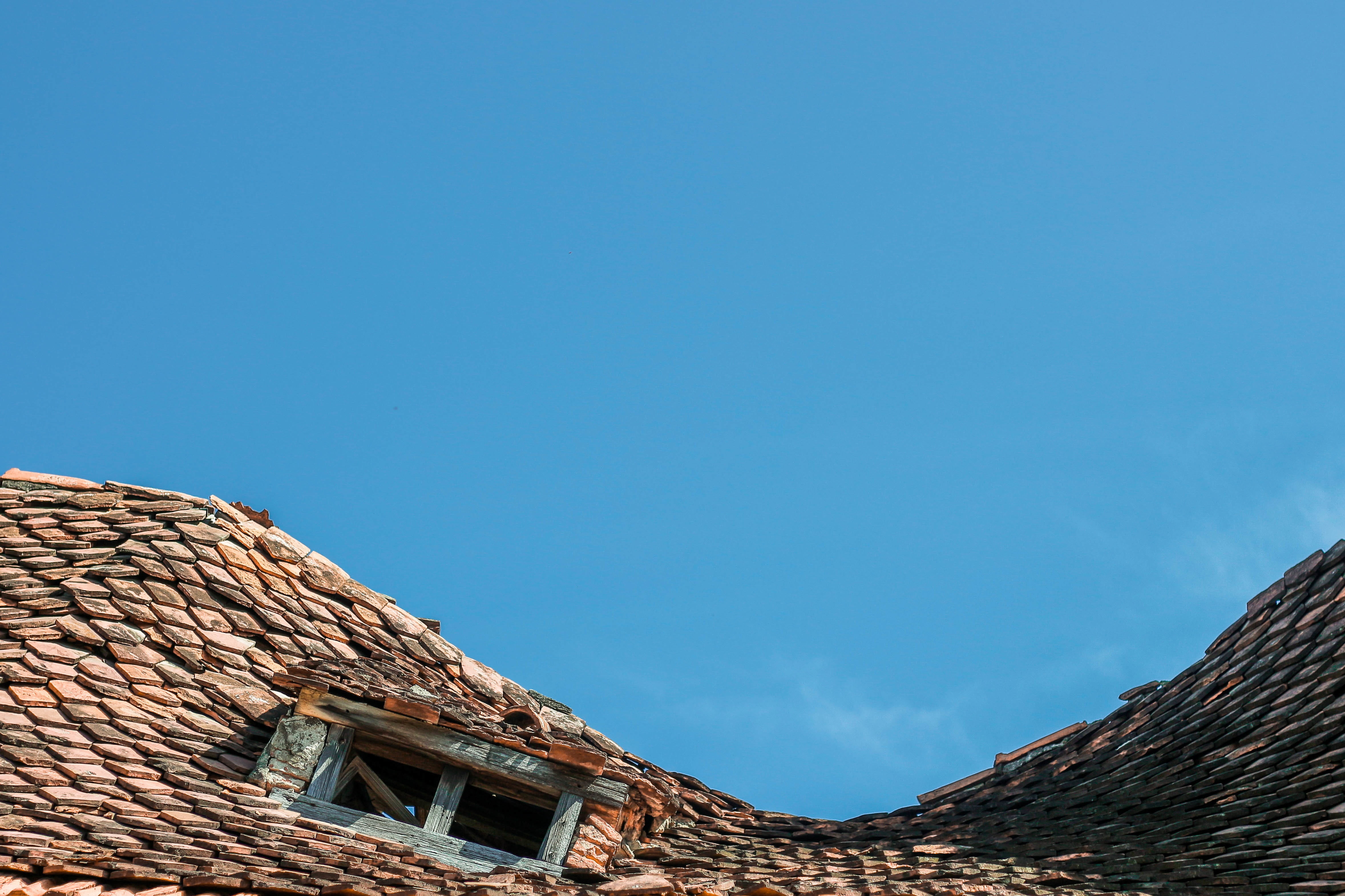 nature, low angle view, structure, residential building, roof, copy space, brown, day, travel destinations, blue, 4K, building, attic, history, built structure, HD Wallpaper