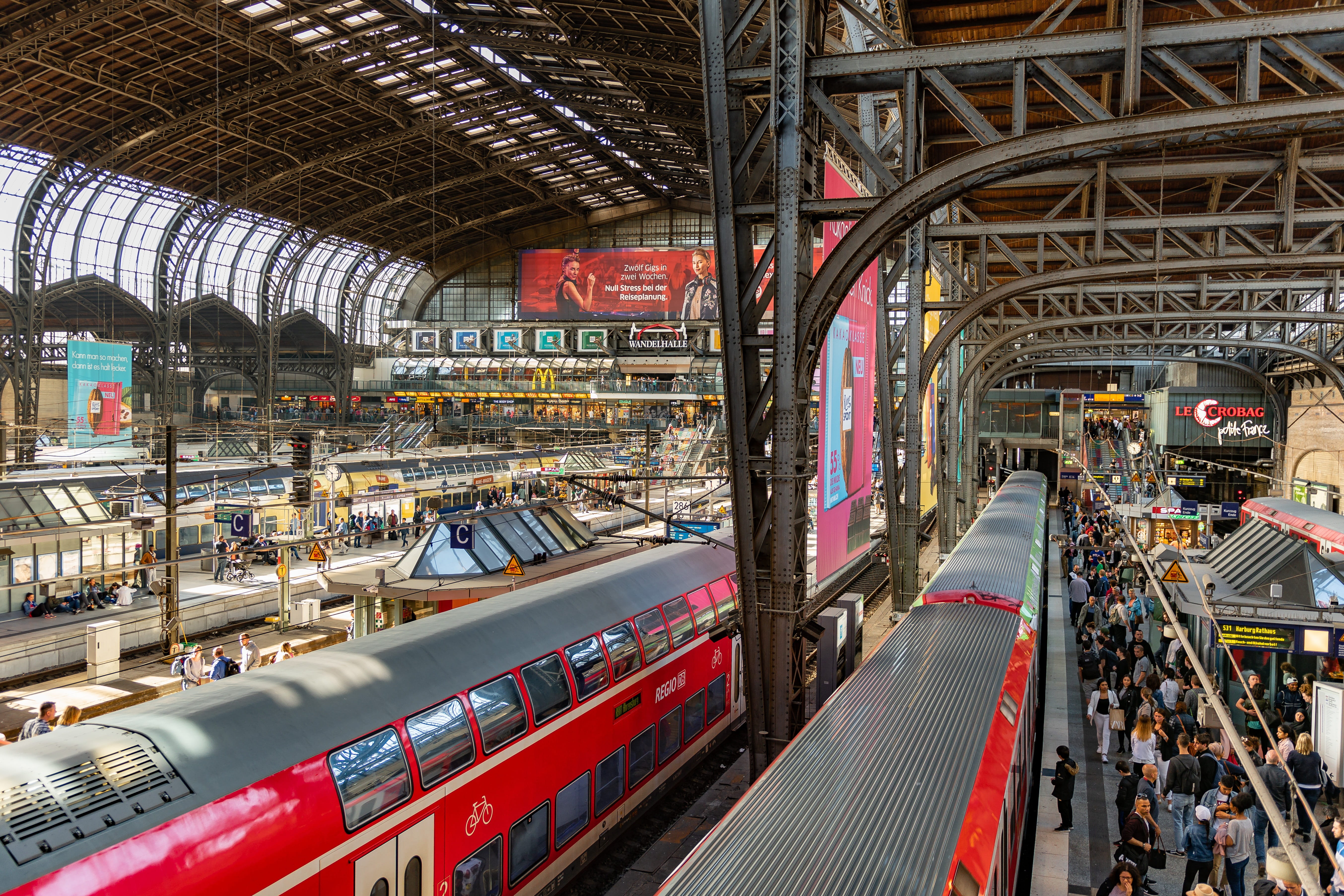 hamburg, traffic, group of people, train - vehicle, rail transportation, real people, crowd, built structure, large group of people, railroad station, indoors, HD Wallpaper