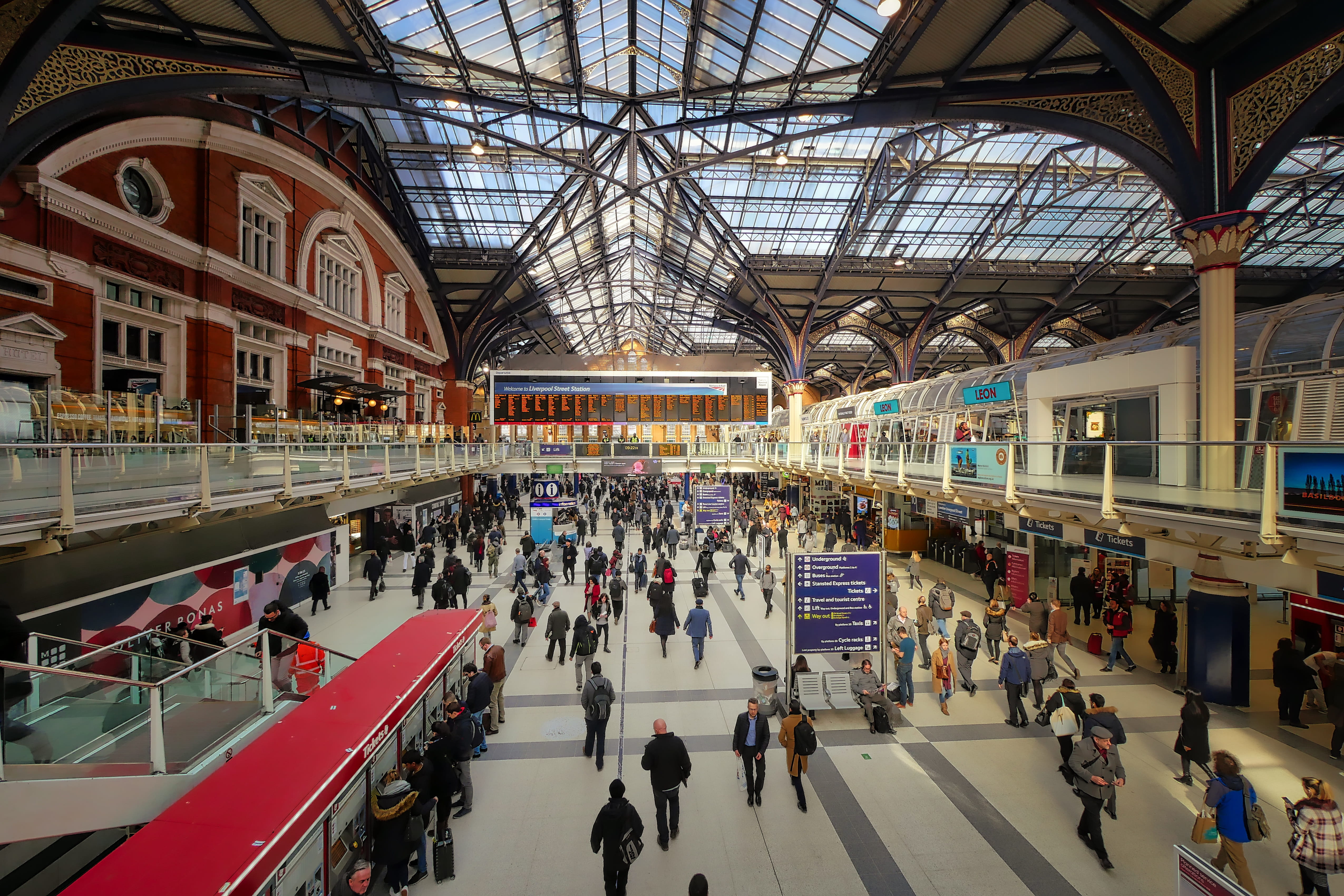 transportation, men, indoors, concourse, railroad station, group of people, arch, real people, large group of people, adult, stock, within, city life, london, HD Wallpaper