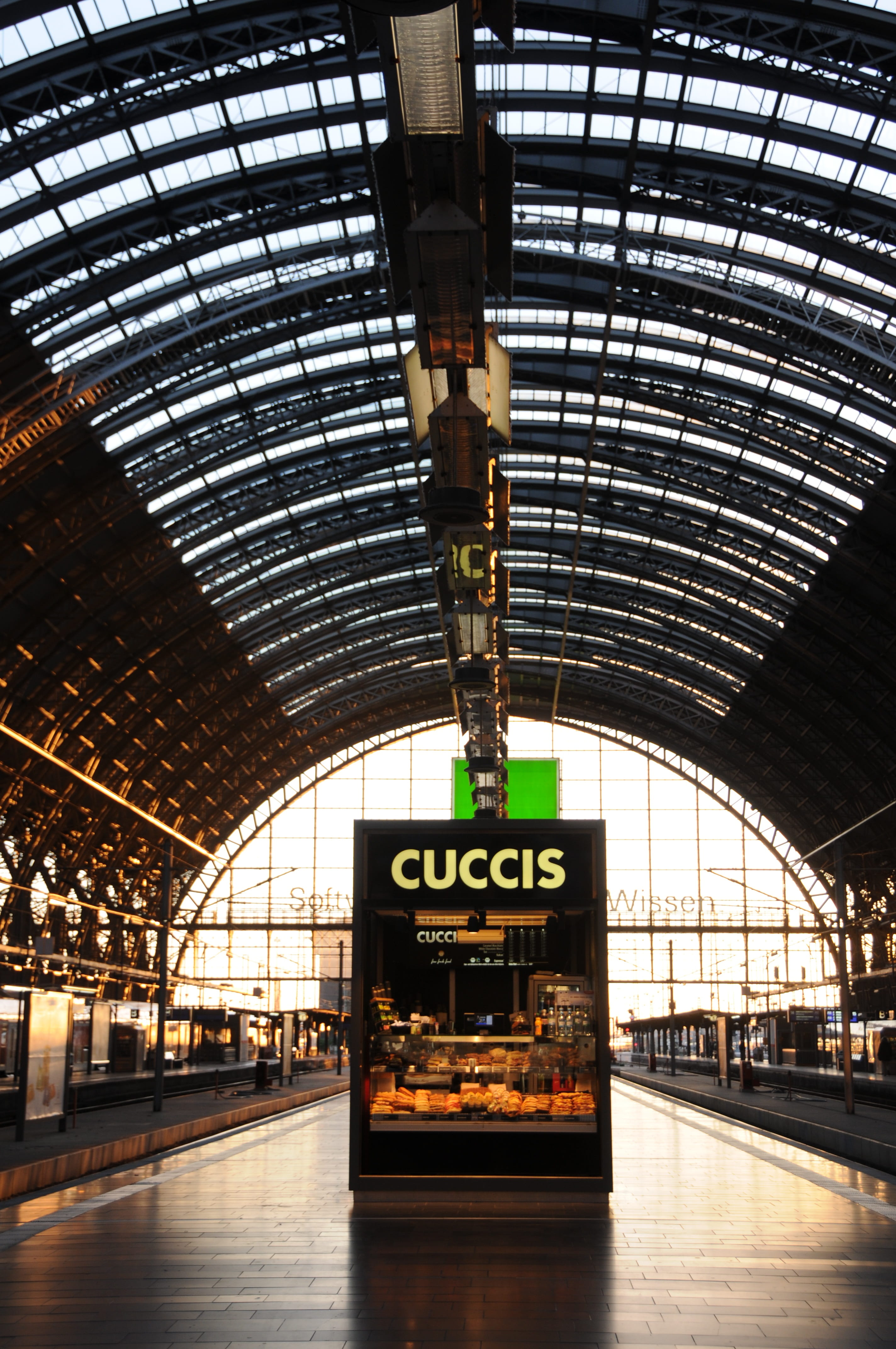 railway station, mode of transportation, Kiosk, transportation, lighting equipment, no people, illuminated, western script, rail transportation, information, Phone HD Wallpaper