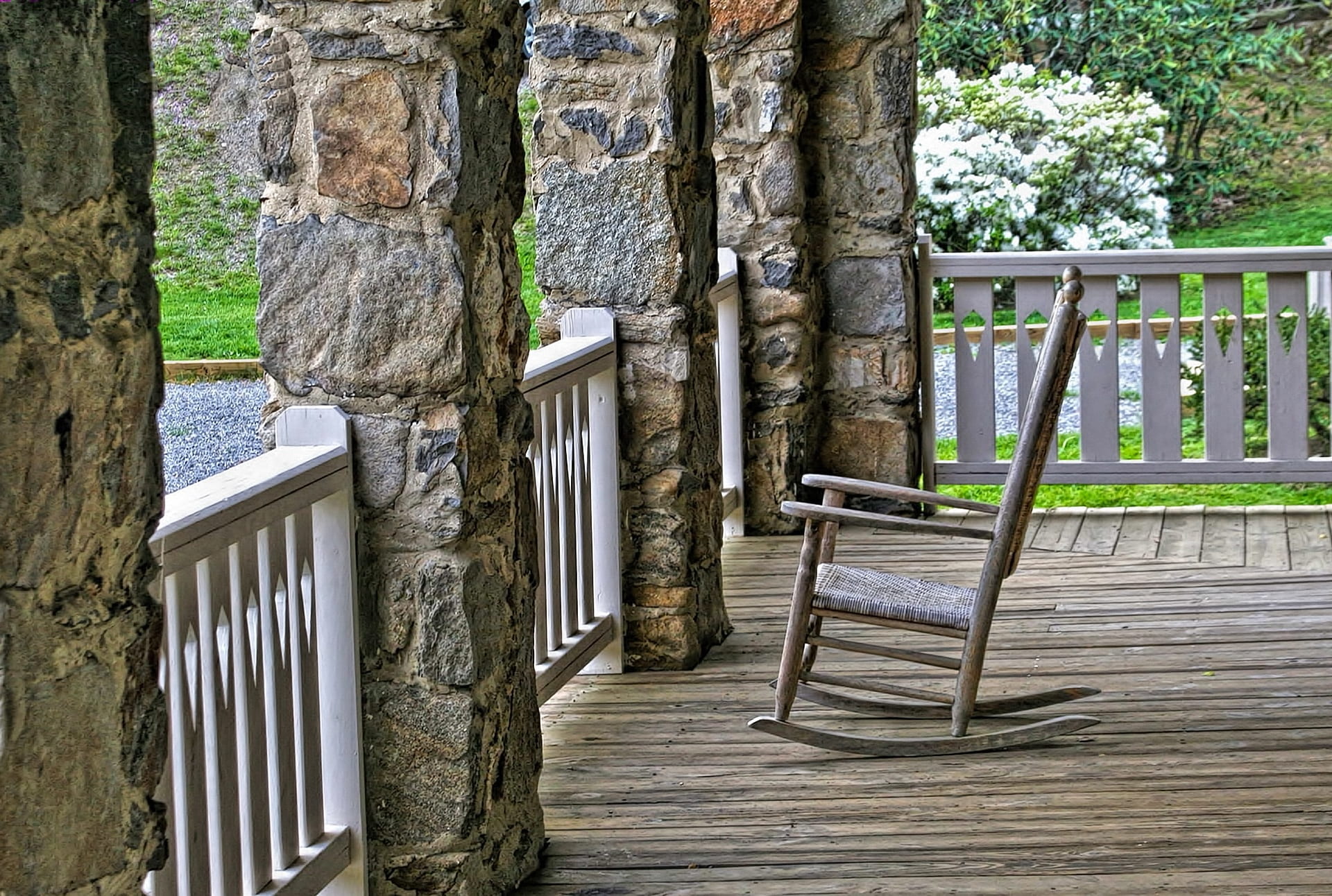 tranquility, 1080P, white, rocking, leisure, wooden, summer, park, tree trunk, chair, wood - material, inviting, front porch, no people, built structure, HD Wallpaper