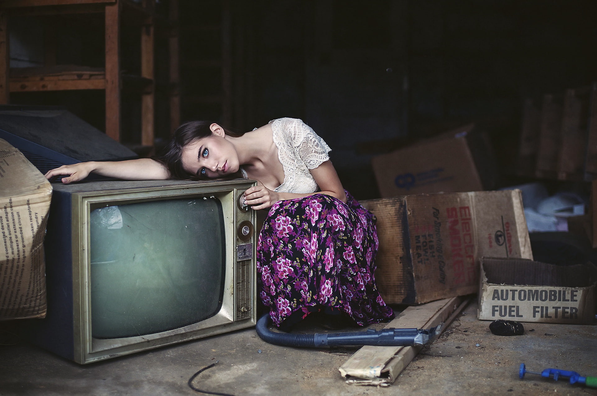 1080P, girl, TV, attic, HD Wallpaper