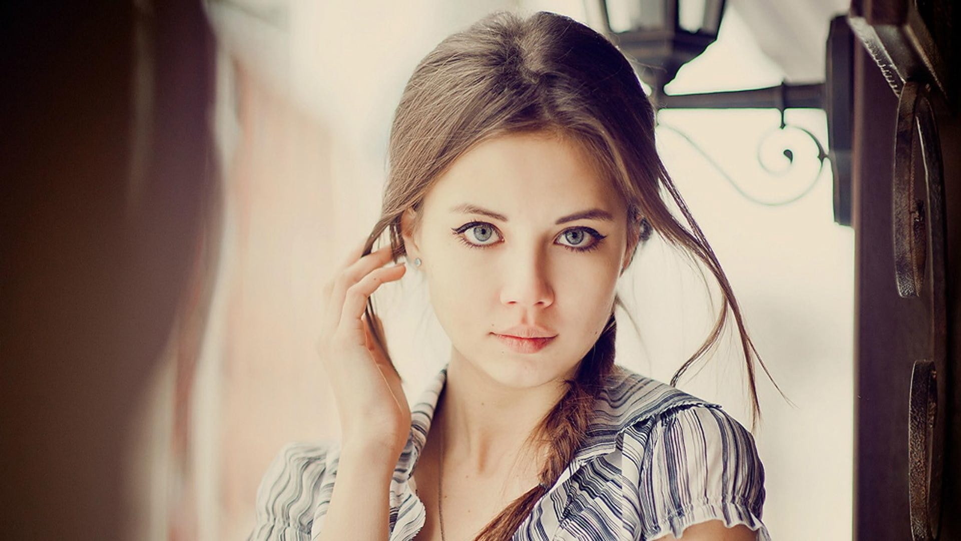 eyeliner, ear studs, brunette, women, 1080P, looking at viewer, blue eyes, long hair, portrait, HD Wallpaper